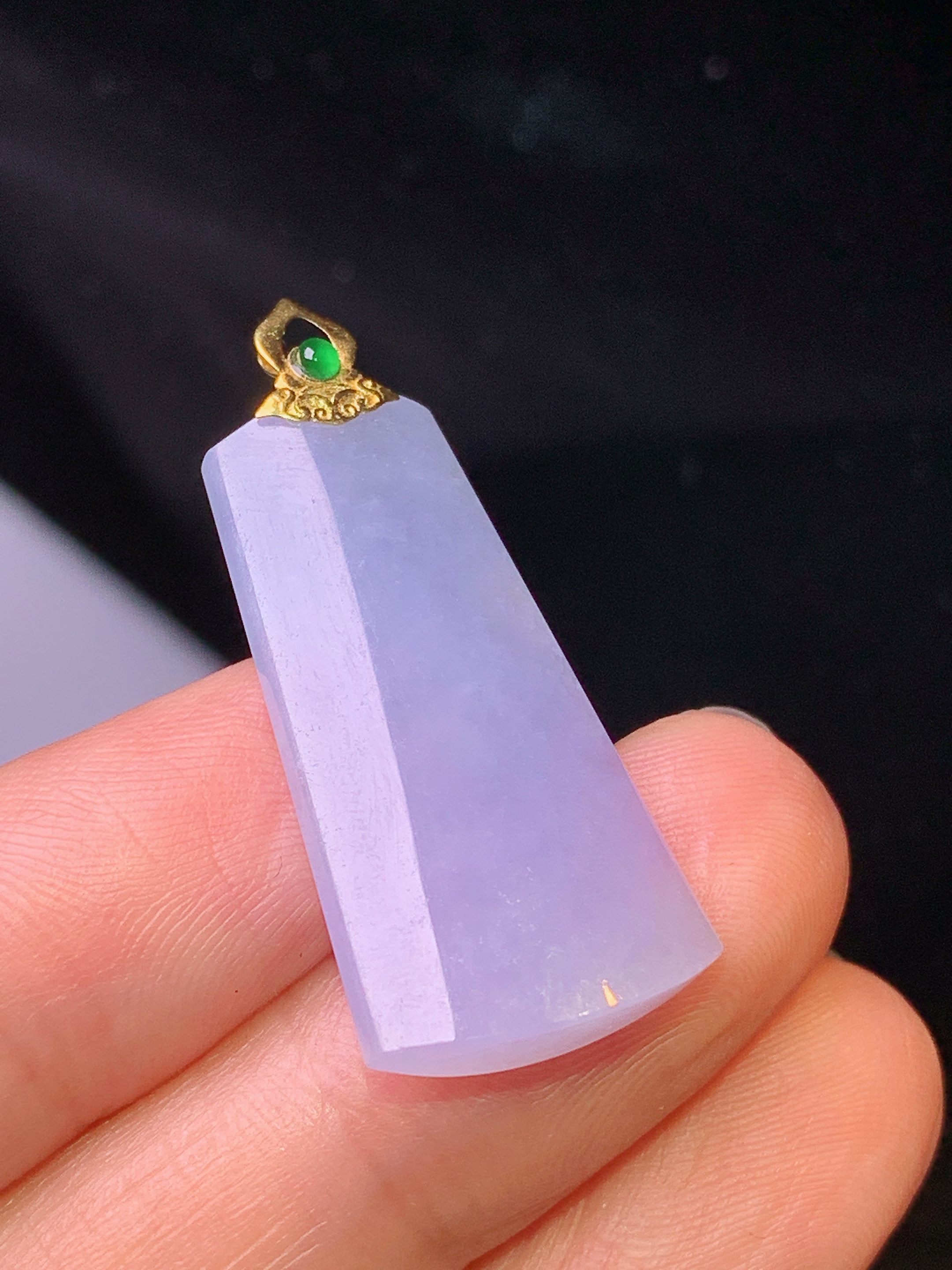 18k金镶嵌紫罗兰无事牌吊坠 玉质细腻 色泽艳丽 整体尺寸33.5*15*4.6