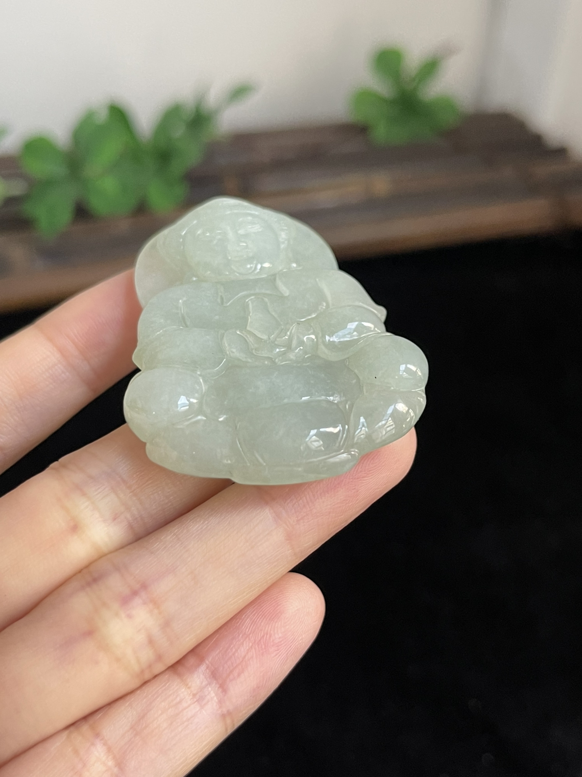 翡翠淡绿色吊坠