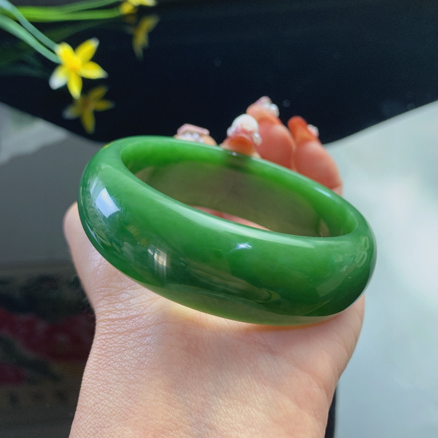 珍藏品，和田玉碧玉58圈口阳绿色宽版手镯，玉质细腻油润 底色纯净 脂粉好，品质好