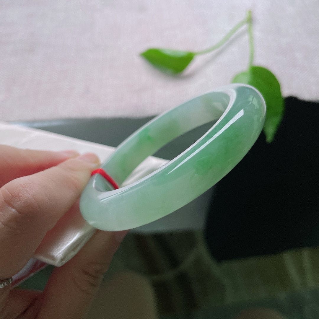 55.6/12/9.3，绿底，正圈，水润，细腻，胶润，耐看，完美