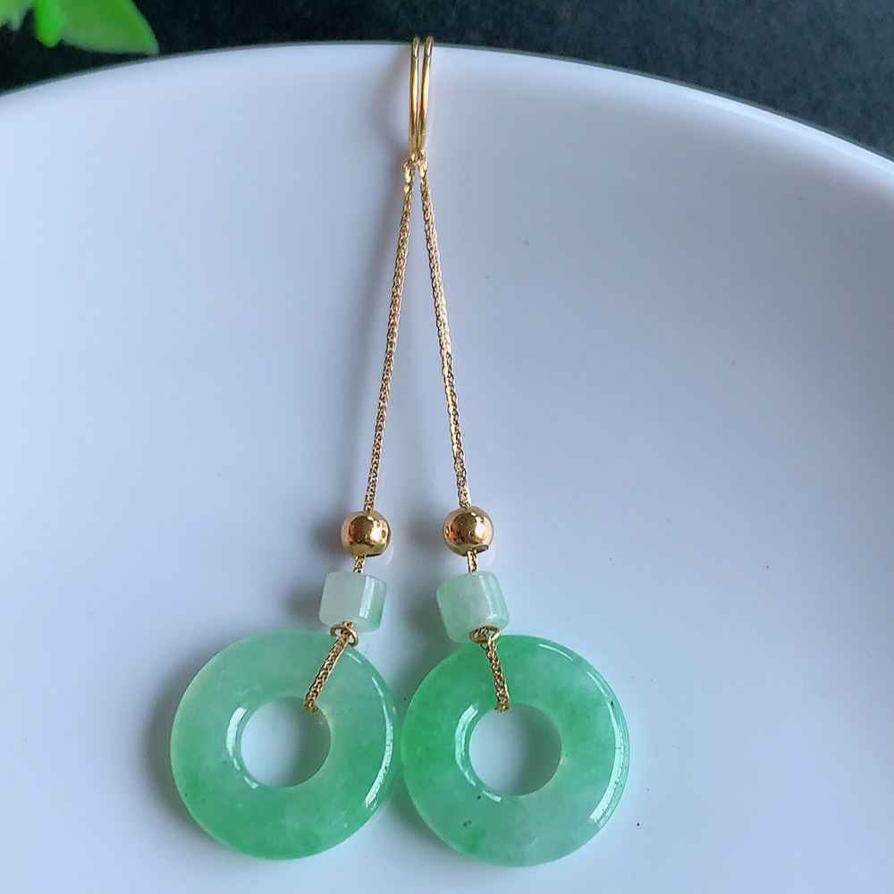 18k金冰透翡翠耳坠，自然光实拍，翠色灵动，颜色漂亮，种老水足，品相佳，佩戴佳品！W41.12  取一尺寸：12.6-2.6mm