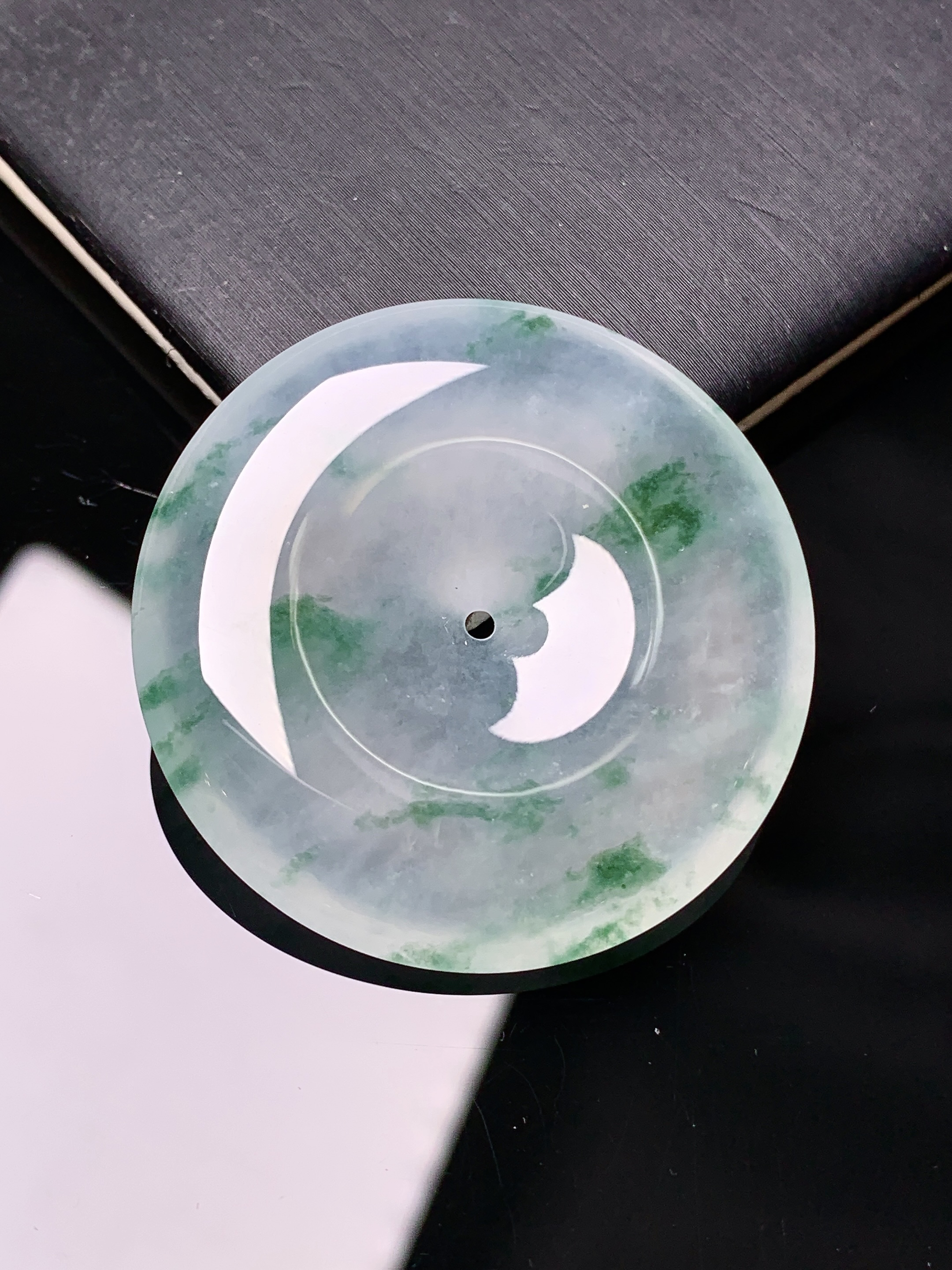 冰种平安扣吊坠 玉质细腻 色泽艳丽 整体尺寸35.6*6.2x1