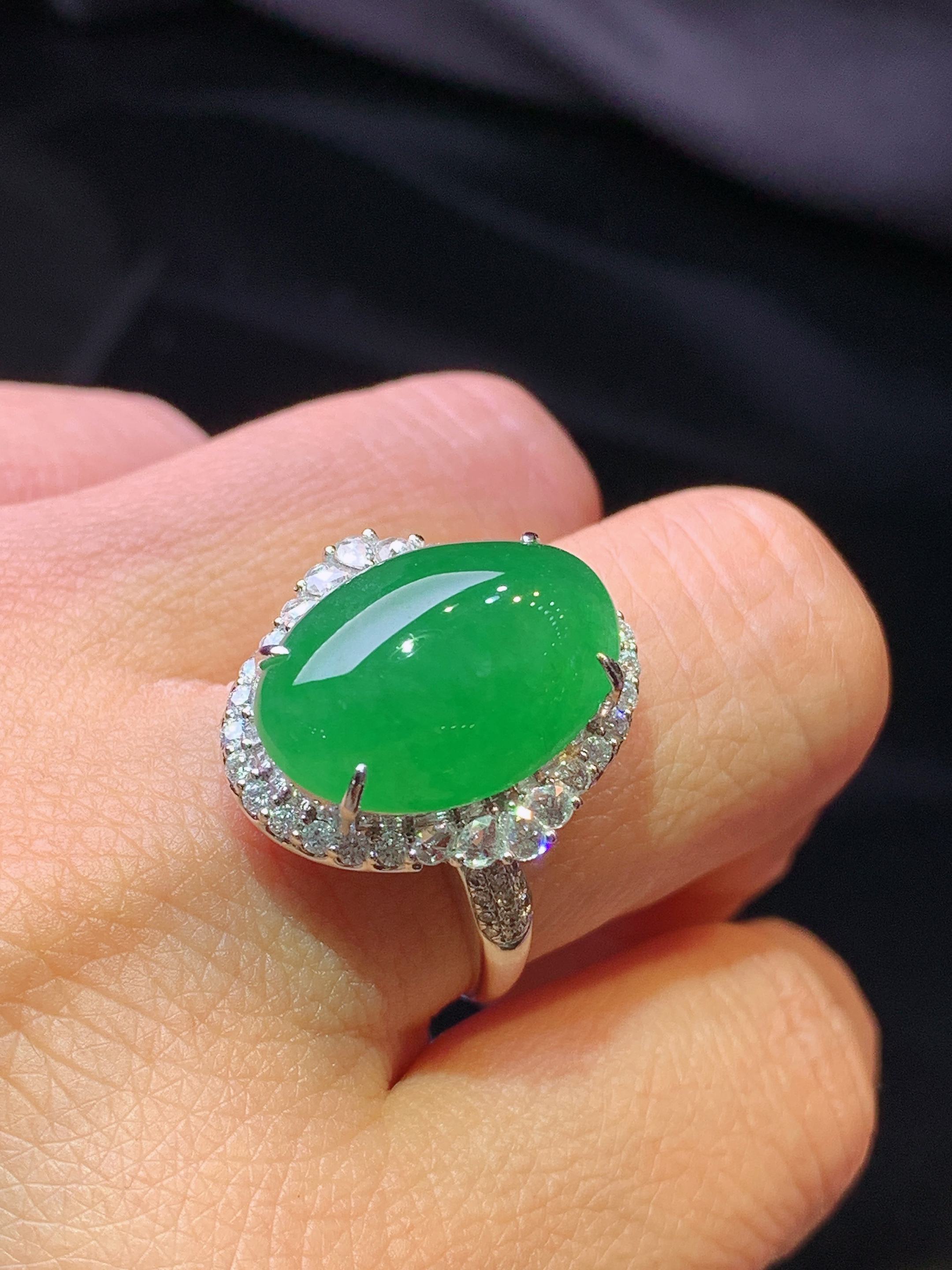 18k金钻镶嵌满绿蛋面戒指吊坠两用款 玉质细腻 色泽艳丽 圈口15.5 整体尺寸26.2*17.8*12.2j2