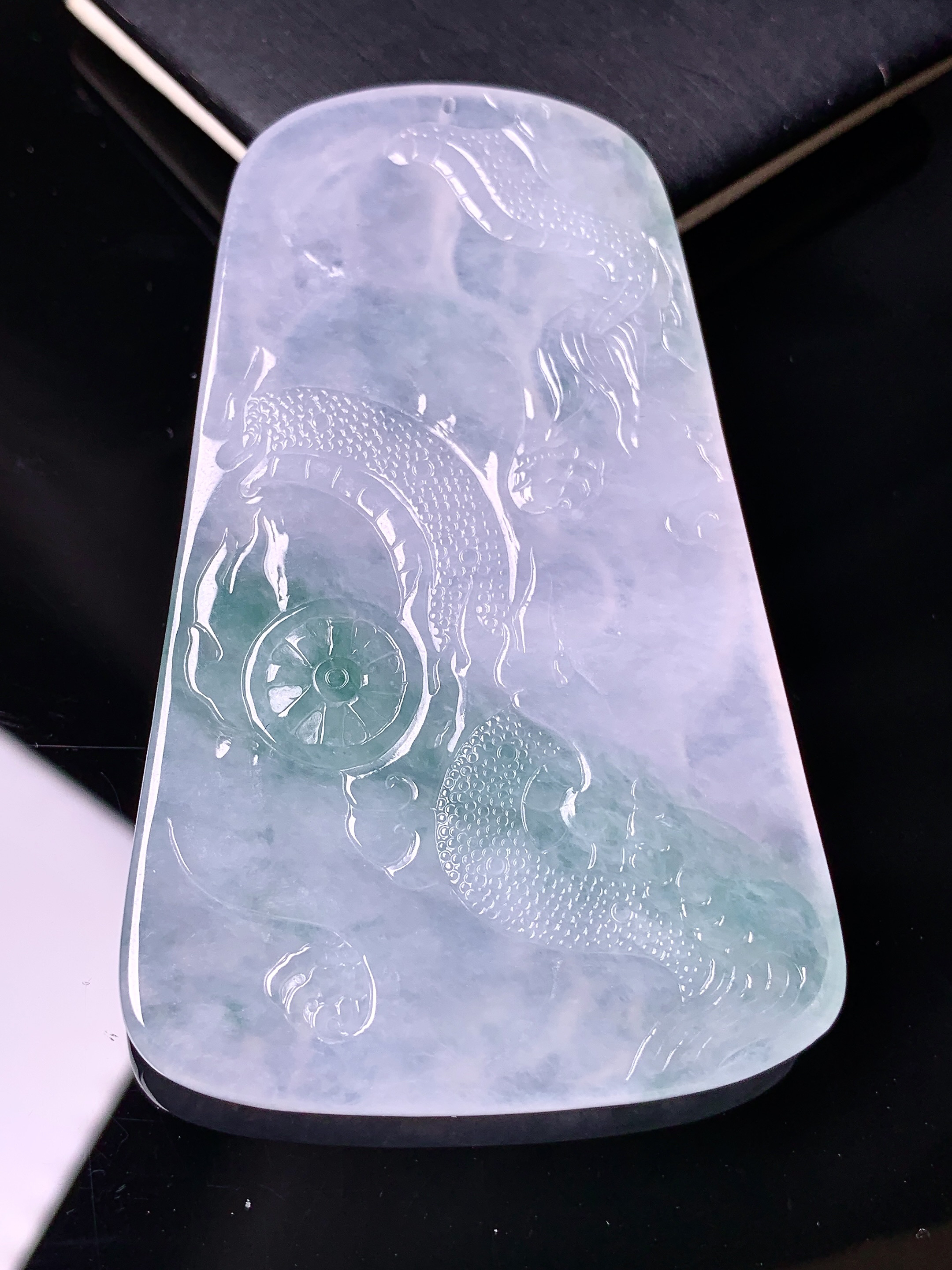 飘绿乘龙观音吊坠 玉质细腻 色泽艳丽 整体尺寸72.6*45*5.8d1