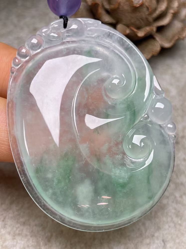 冰种飘绿【如意】吊坠，种水好，玉质细腻 ，卖相好‘