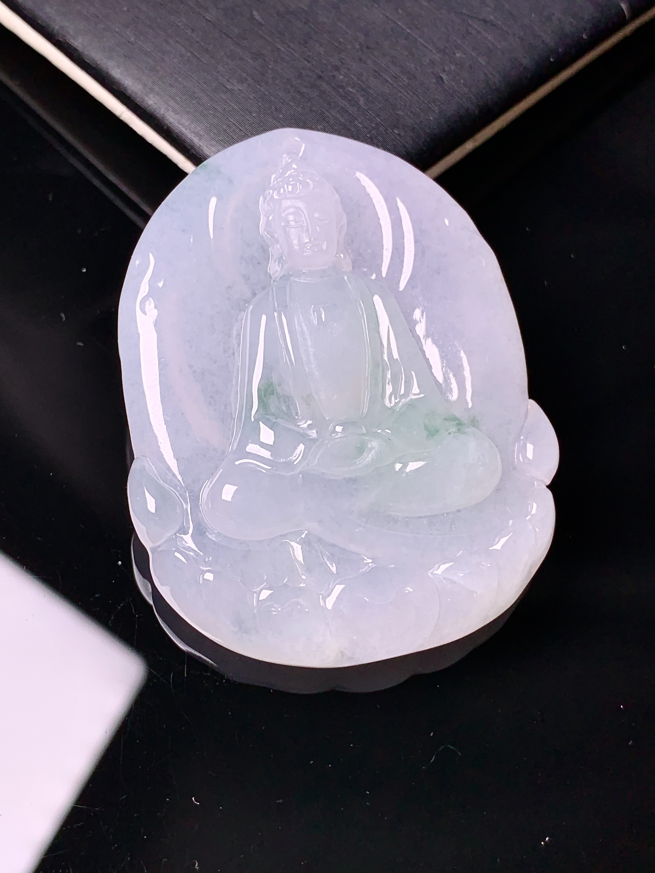 飘绿观音吊坠 玉质细腻 色泽艳丽 整体尺寸47*36.3*7d1