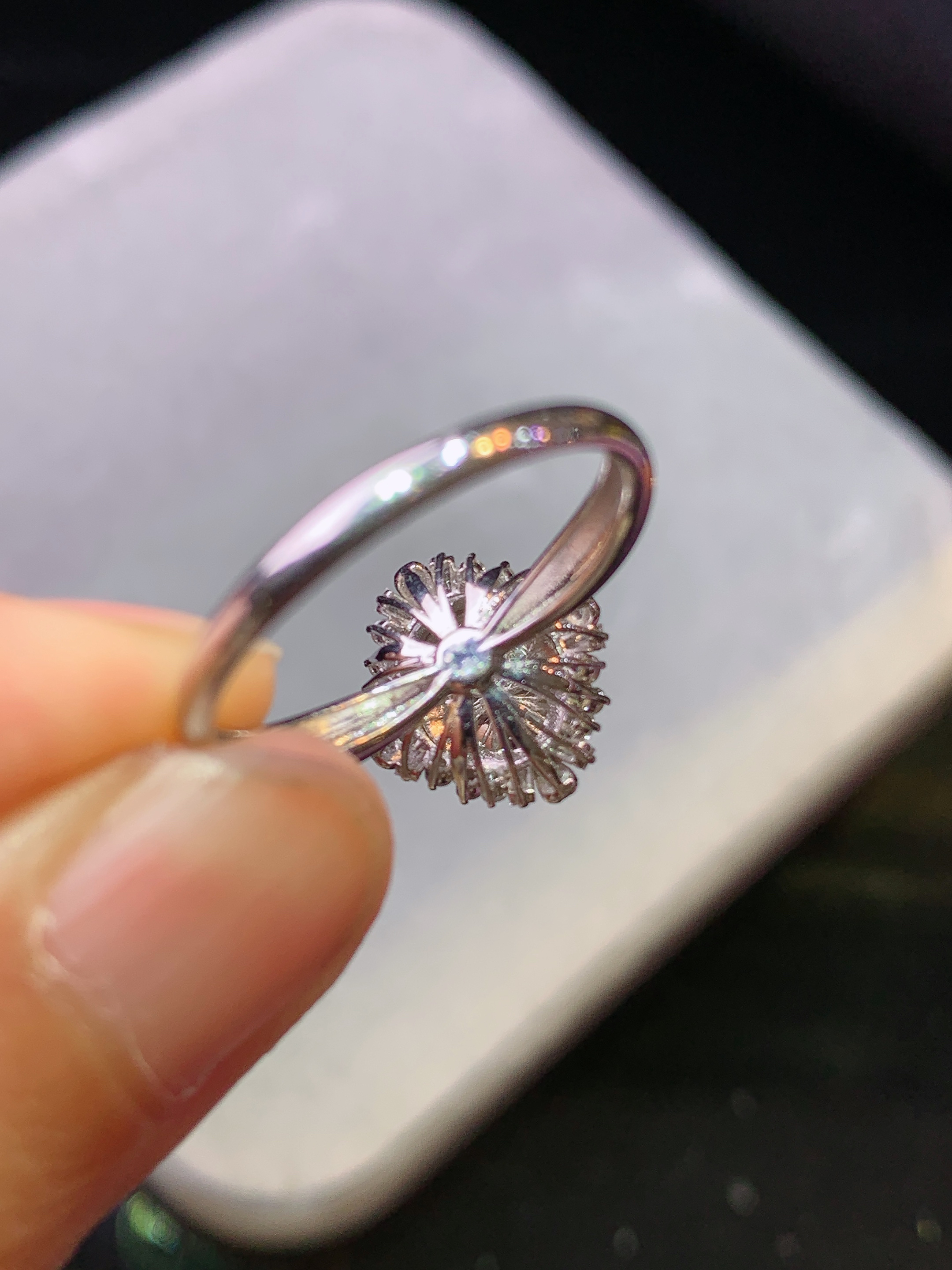 18k金钻镶嵌黄翡蛋面戒指 玉质细腻 色泽艳丽 圈口14 整体尺寸12*11.2*9j2