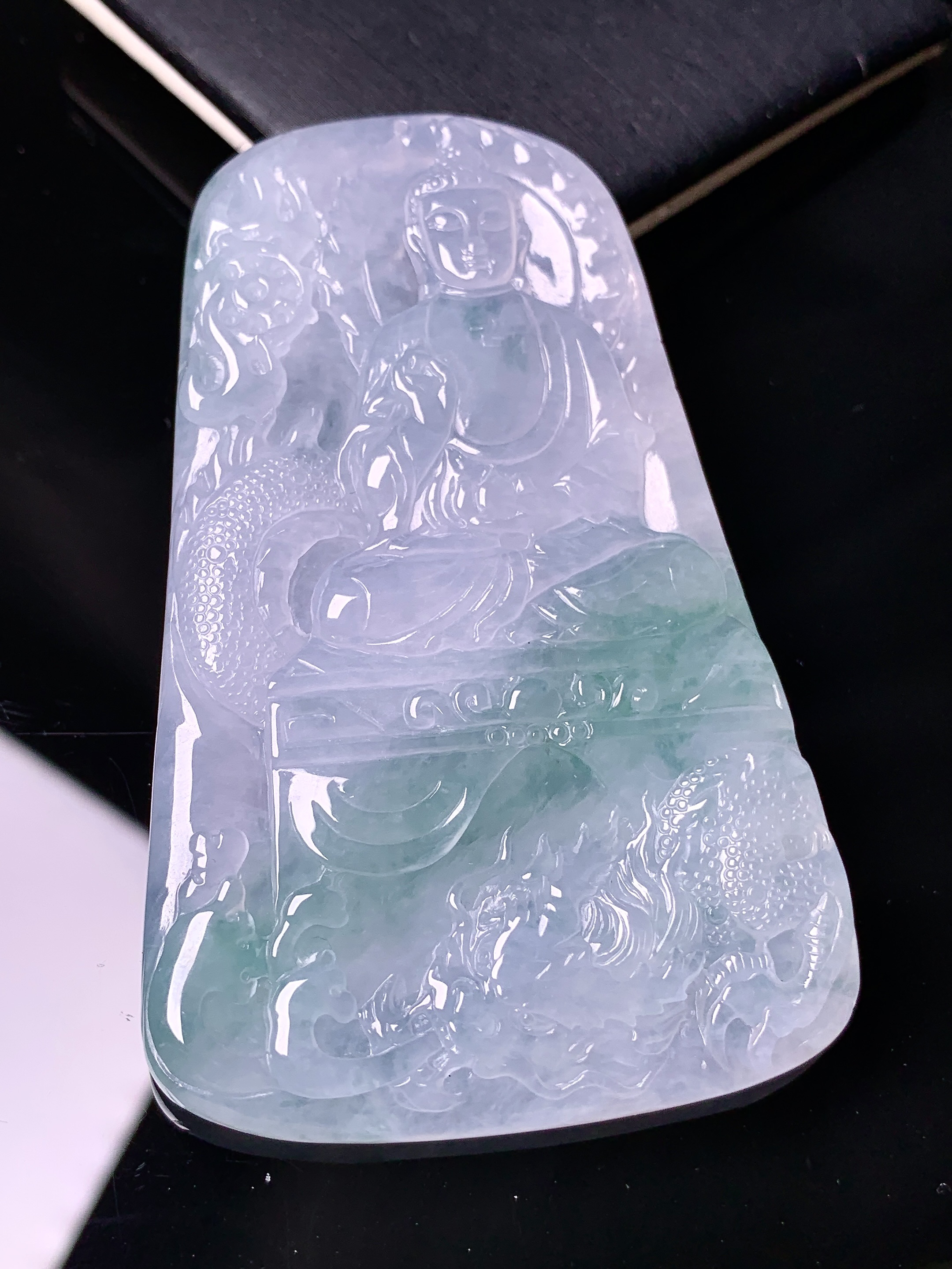 飘绿乘龙观音吊坠 玉质细腻 色泽艳丽 整体尺寸72.6*45*5.8d1