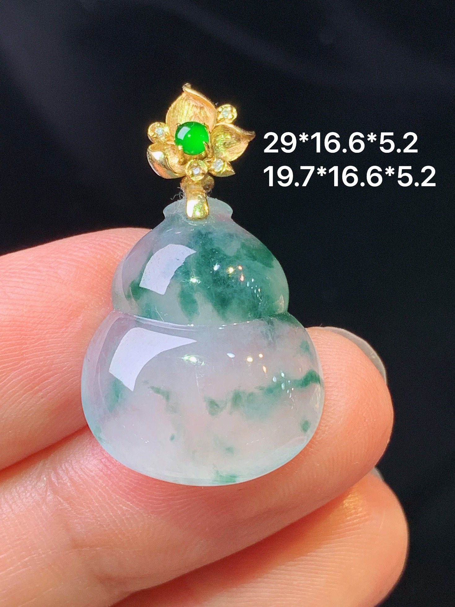 18k金镶嵌冰种飘绿葫芦吊坠 玉质细腻 色泽艳丽 整体尺寸29*16.6*5.2*2x