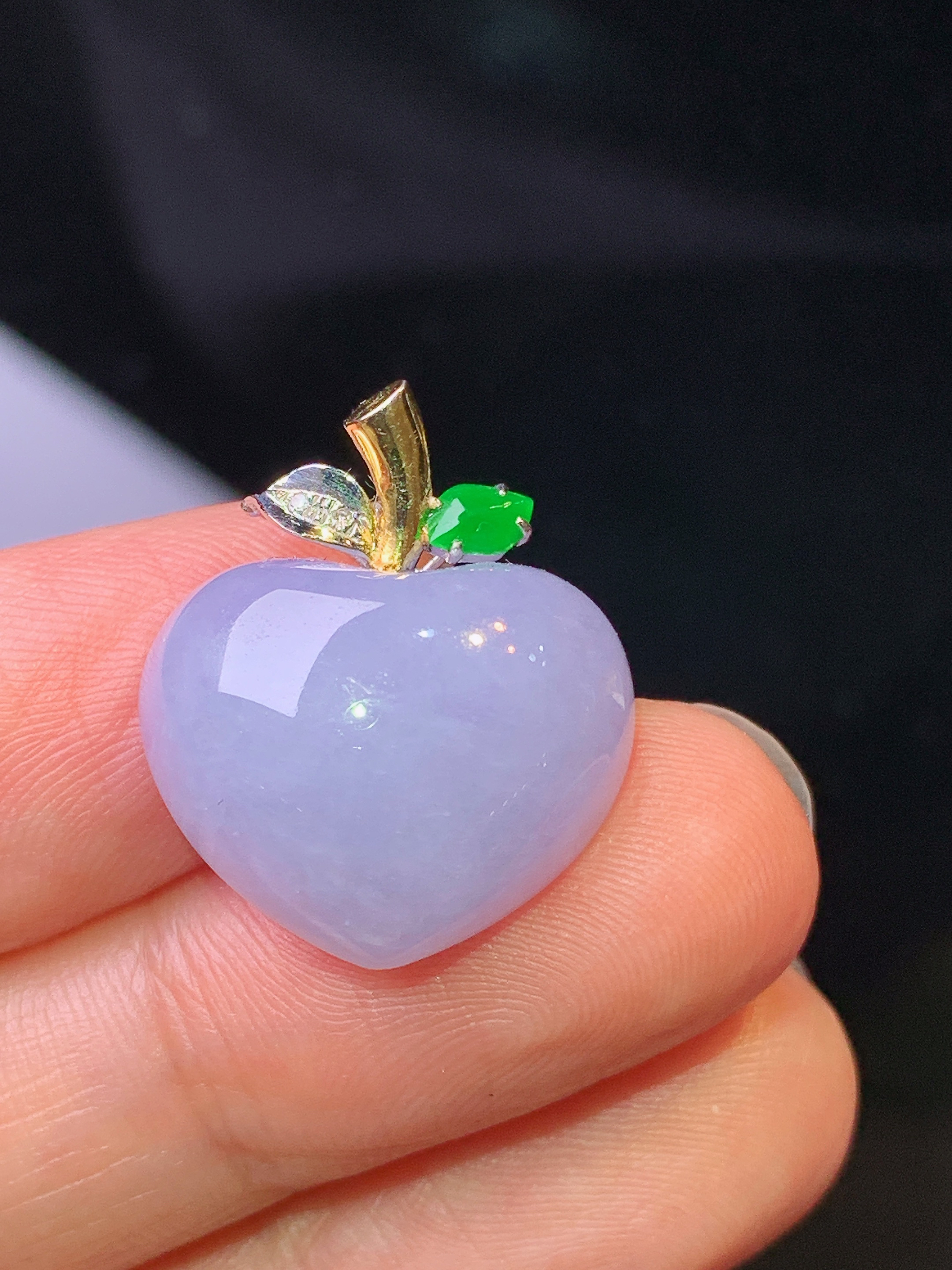 18k金钻镶嵌紫罗兰心形吊坠 玉质细腻 色泽艳丽 整体尺寸20.5*17.6*8.8j2