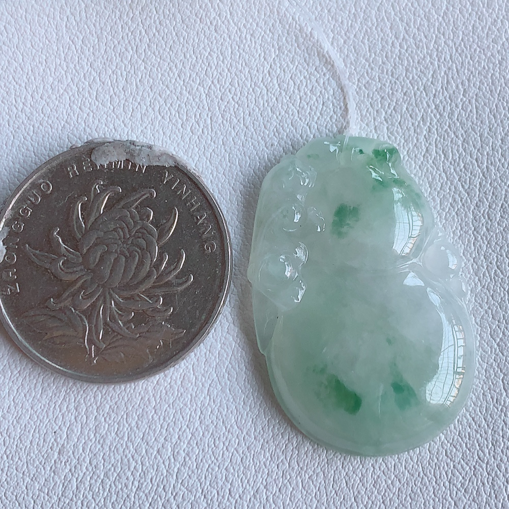 冰润飘花葫芦翡翠吊坠  寓意“福禄双全，加官进爵，财源滚滚” 莹润通透，抱满大气  清新脱俗    W49.9 尺寸：33-21.8-5.6mm