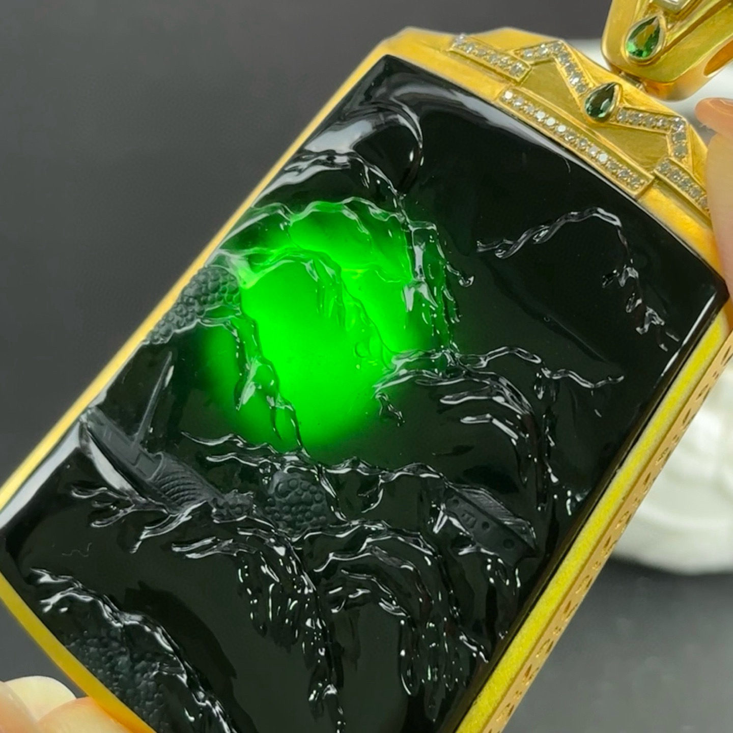 墨翠山水牌 种好色正 黑度极好 打灯通透 油性十足