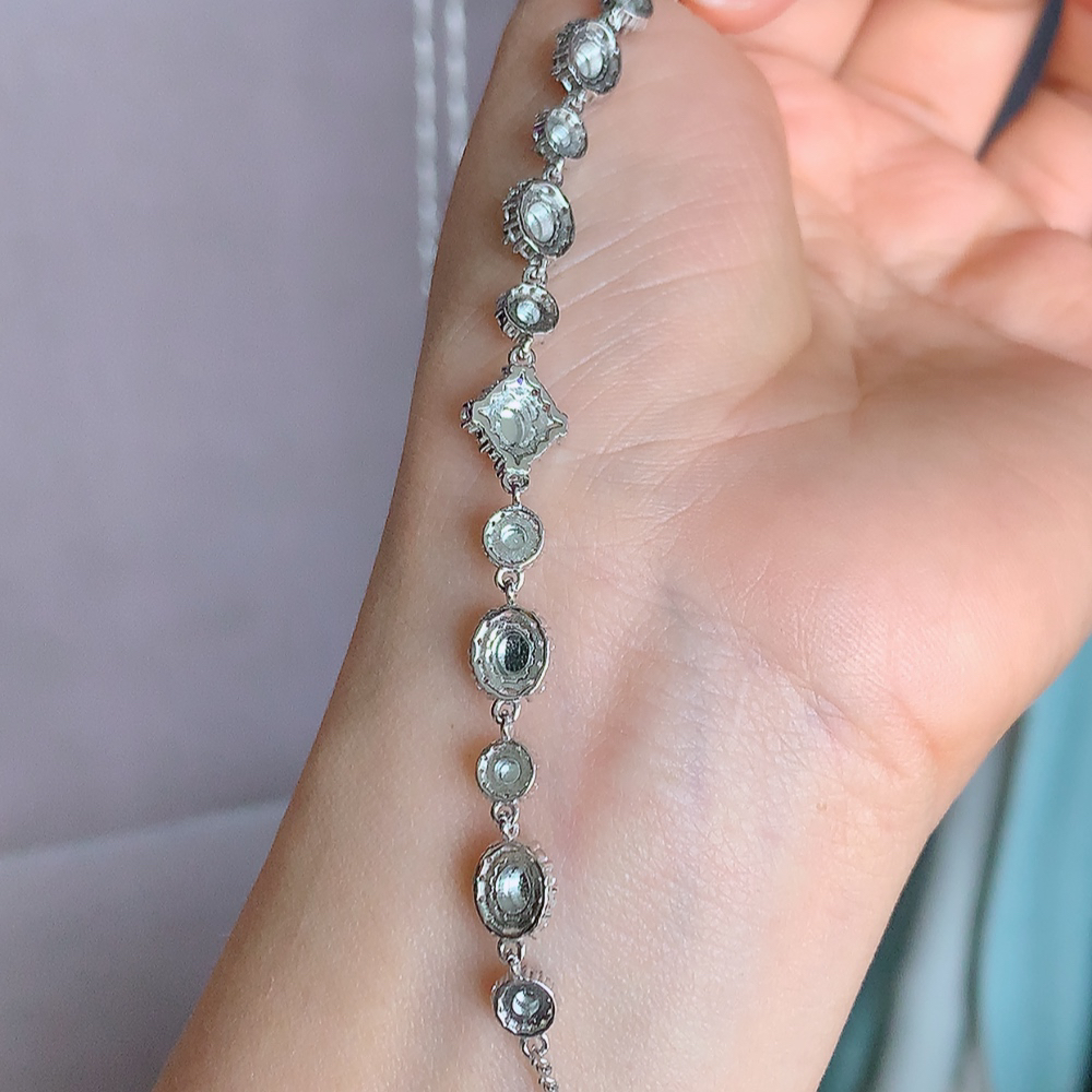 冰润满绿翡翠蛋面手链，水水润润，珠圆玉润，颜色鲜艳，妙明清净，清秀高雅，佩戴效果优雅迷人！性价比超值 W502.12  取一尺寸：13-9-4.8mm    裸石尺寸：4mm