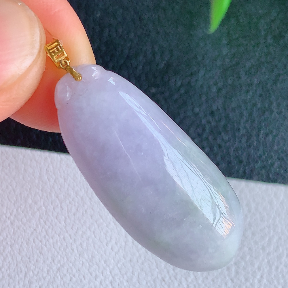 18k金扣冰润紫罗兰福瓜翡翠吊坠，呱呱来财，福气满满的美好寓意，清新自然  沁人心脾，造型独特，清秀高雅  W49.9 尺寸：32.5-14-5.8mm