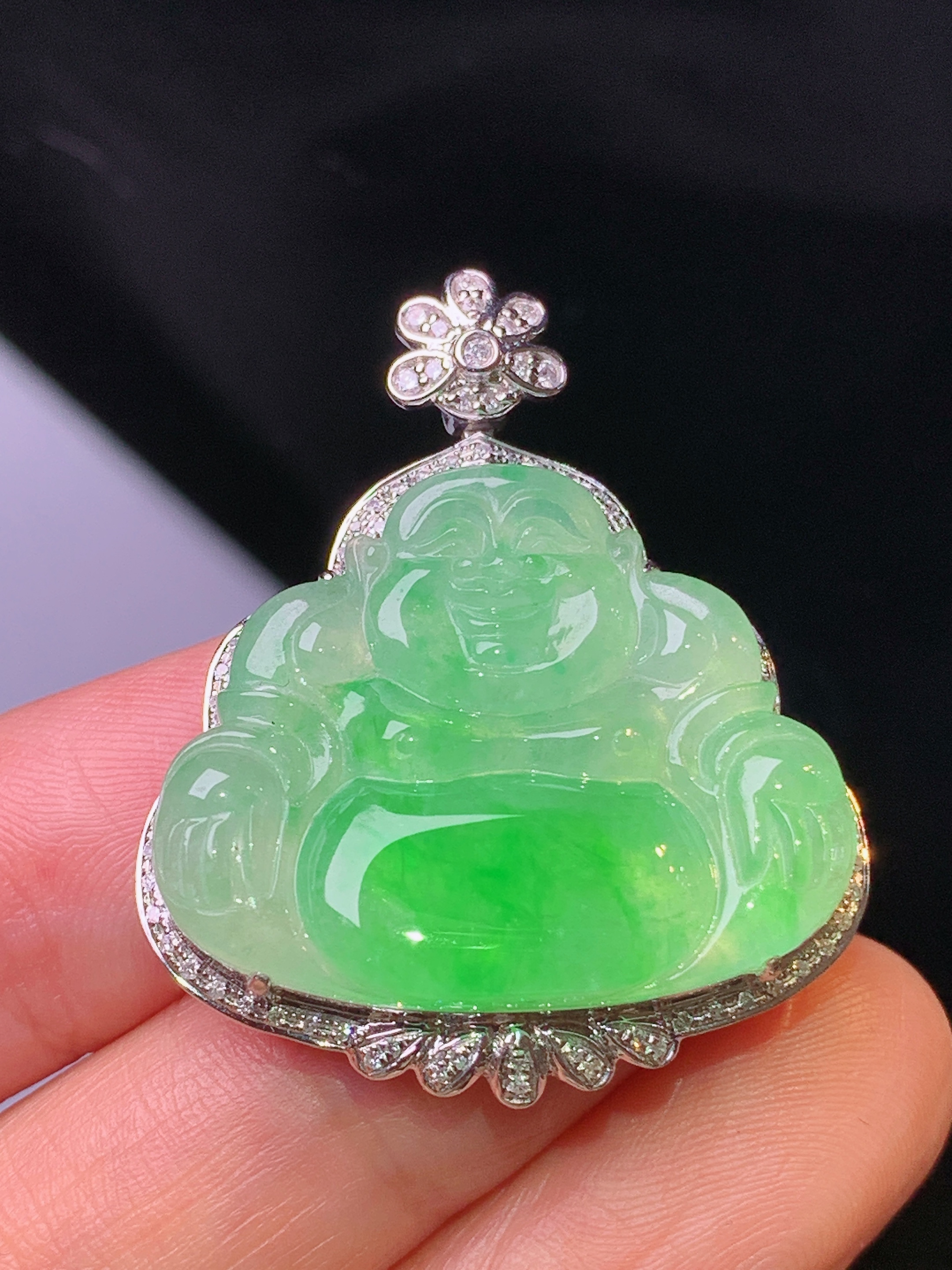 18k金钻镶嵌翠绿佛公吊坠 玉质细腻 色泽艳丽 整体尺寸35*29*8.2f1