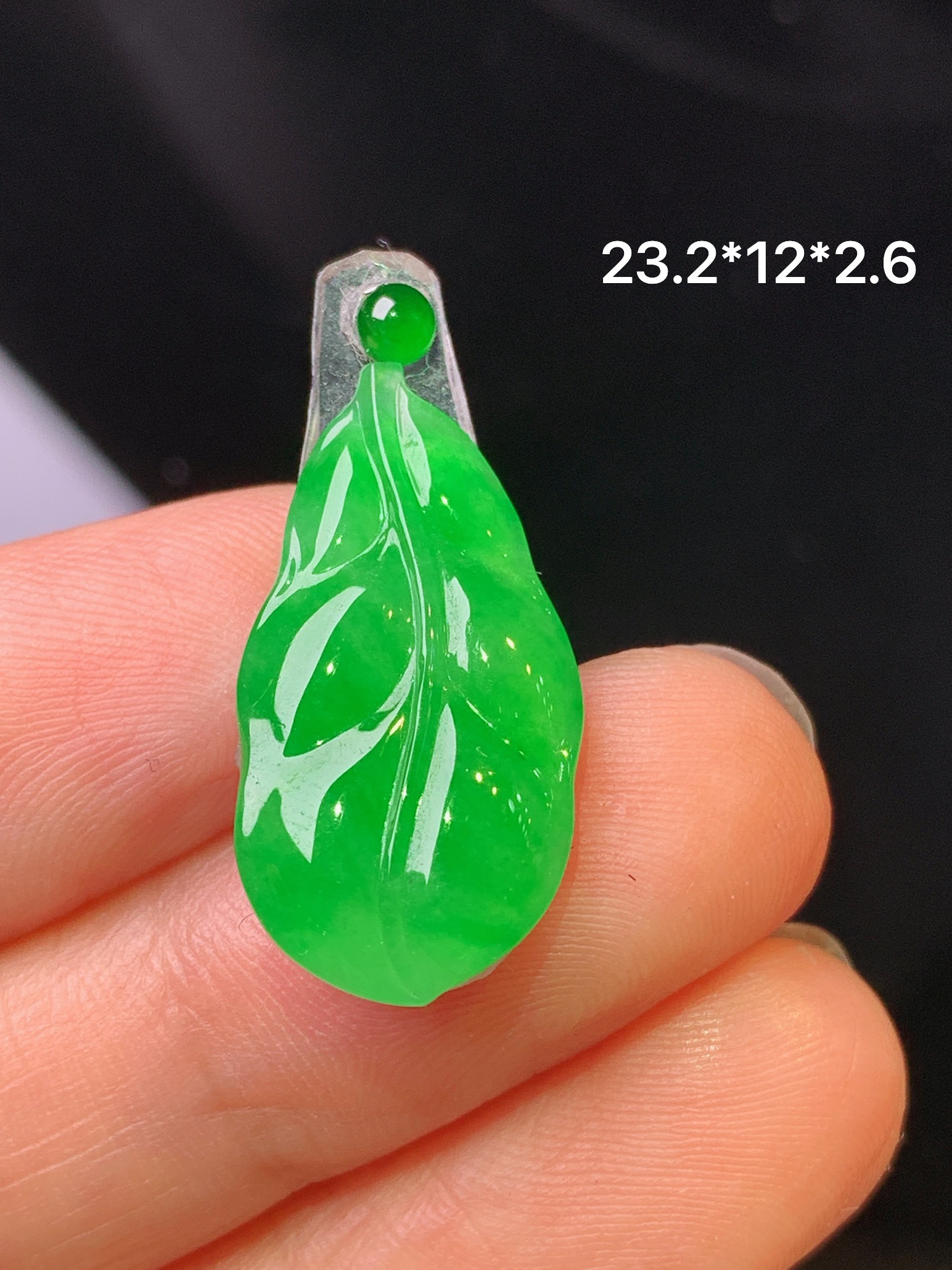 镶嵌款 满绿树叶吊坠 玉质细腻 色泽艳丽 整体尺寸23.2*12*2.6*2x