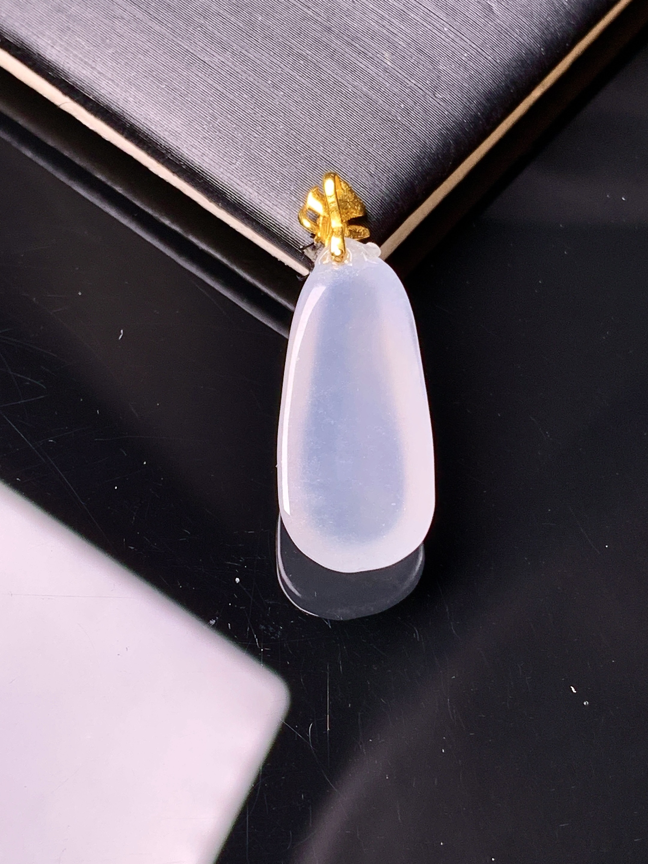 18k金镶嵌冰种福瓜吊坠 玉质细腻 色泽艳丽 整体尺寸26.3*9.8*5.3j2