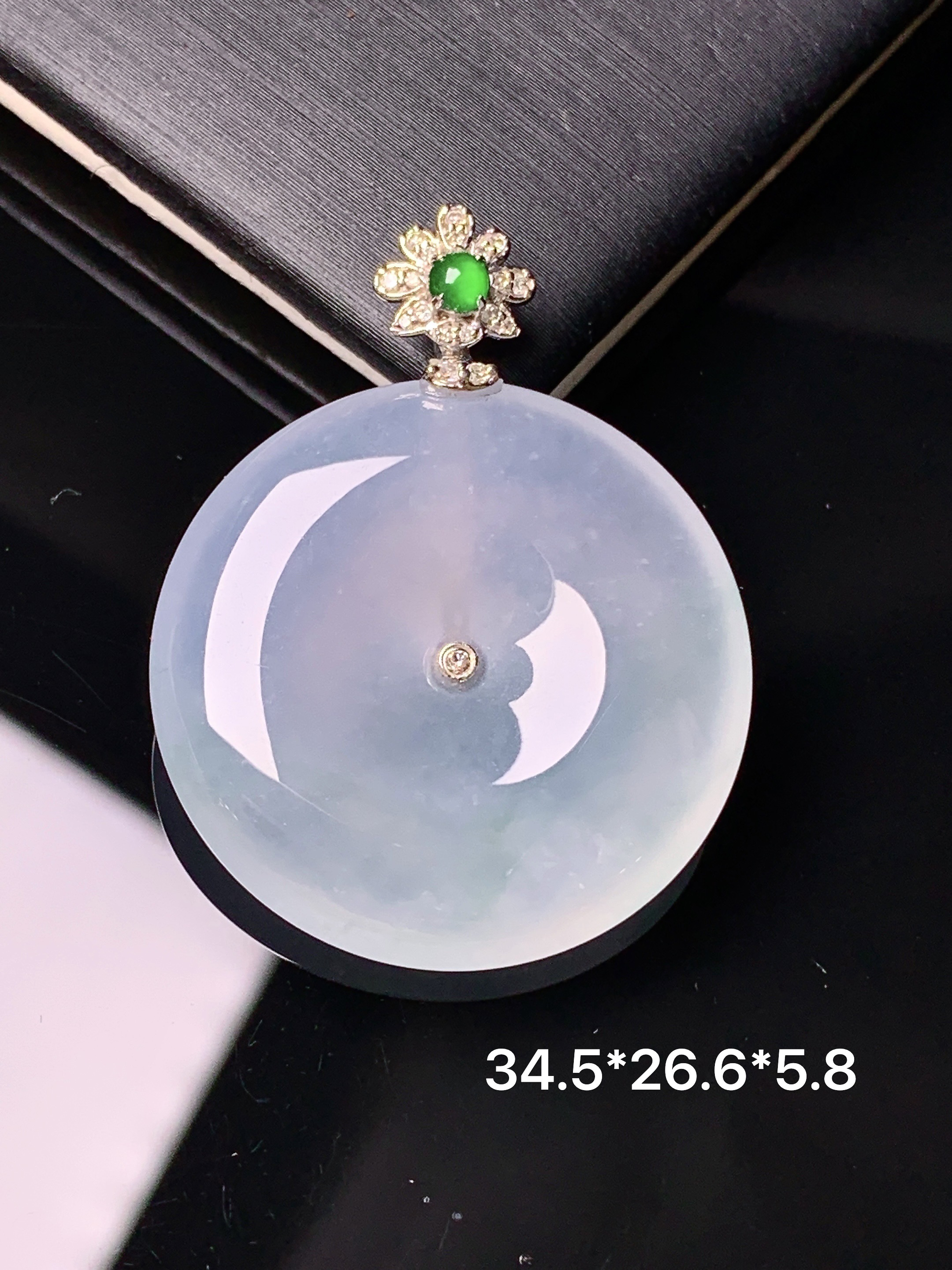 18k金钻镶嵌冰种平安扣吊坠 玉质细腻 色泽艳丽 整体尺寸34.5*26.6*5.8x1
