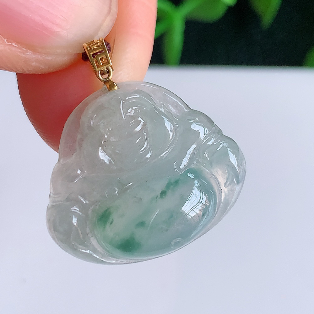 18k金扣冰润飘花佛公挂件 玉质细腻  精雕弥勒佛，笑佛福耳垂肩，面相喜庆，开怀大笑，憨态可掬。惟妙惟肖，寓意福禄双全，吉祥美满，笑口常开 W41.12  尺寸：19-22-6mm