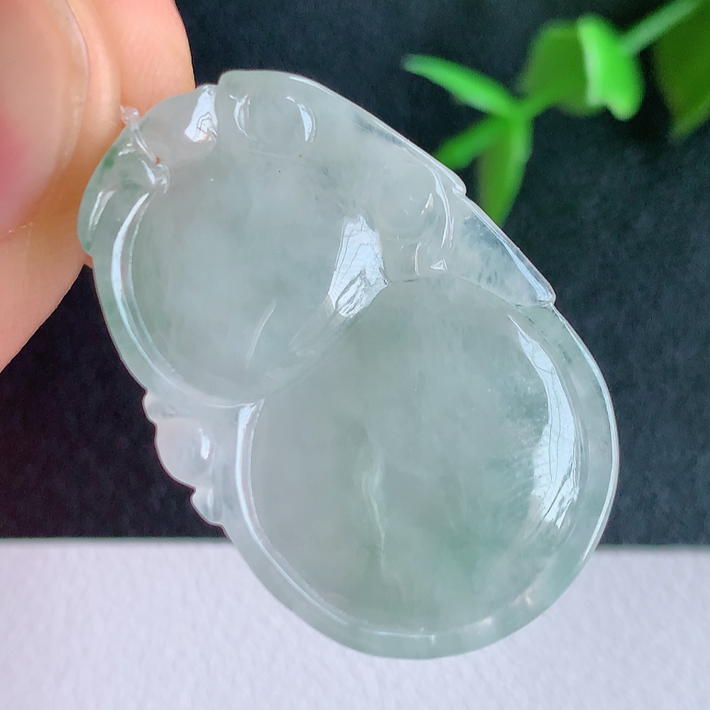 冰润飘花葫芦翡翠吊坠  寓意“福禄双全，加官进爵，财源滚滚” 莹润通透，抱满大气  清新脱俗    W49.9 尺寸：33-21.8-5.6mm