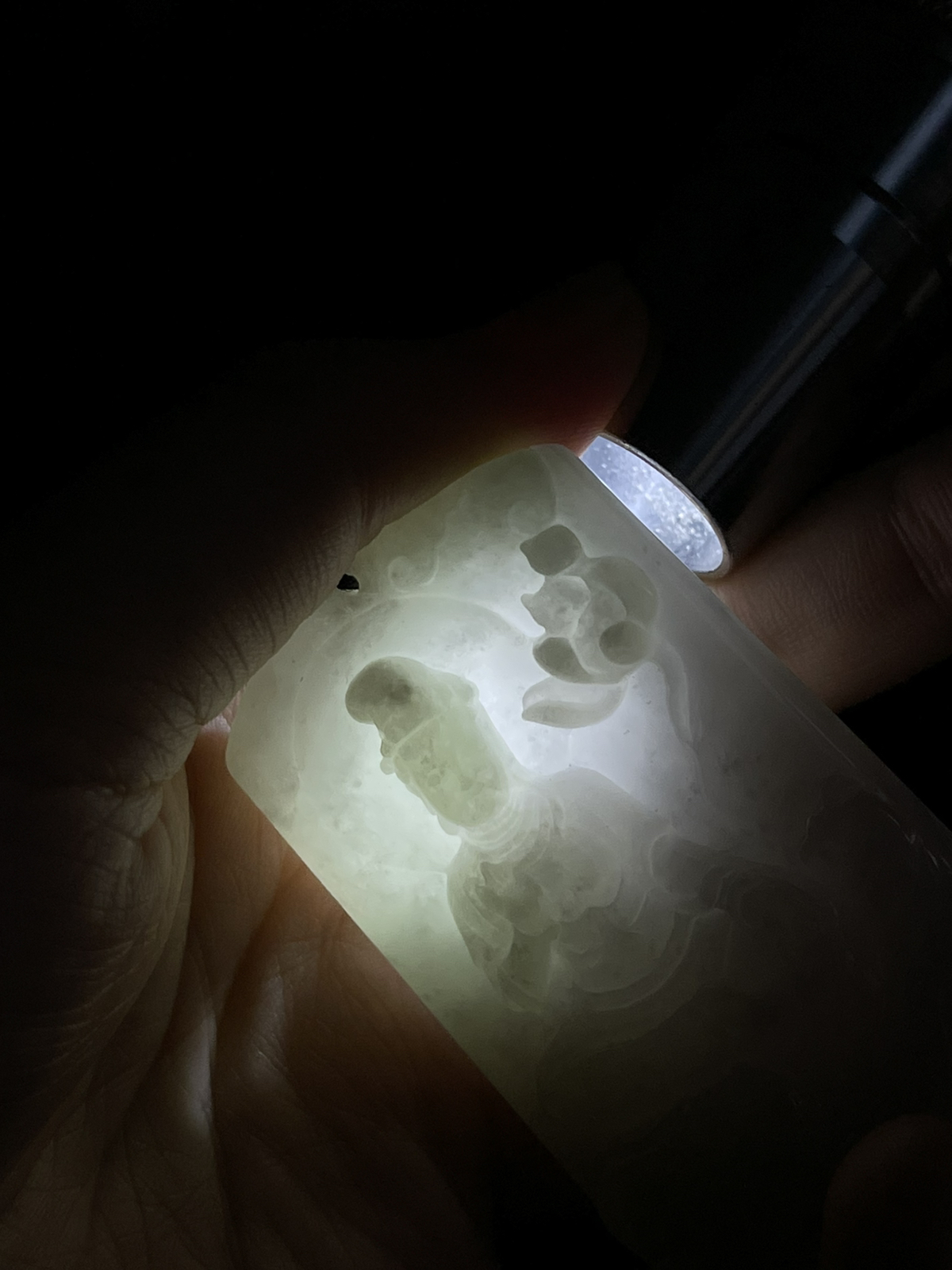 翡翠吊坠，配珠未测