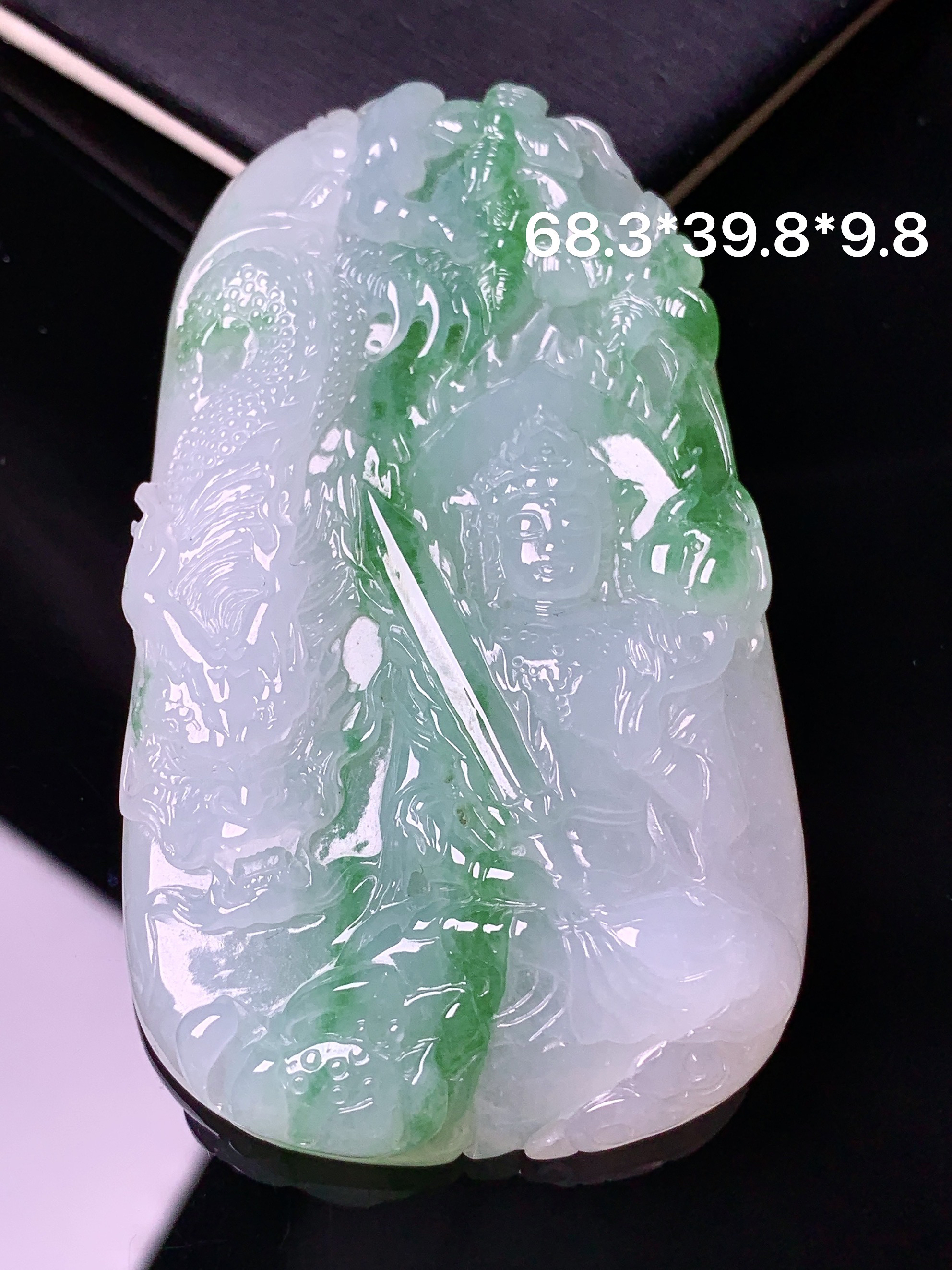 飘绿乘龙观音吊坠 玉质细腻 色泽艳丽 整体尺寸68.3*39.8*9.8x1