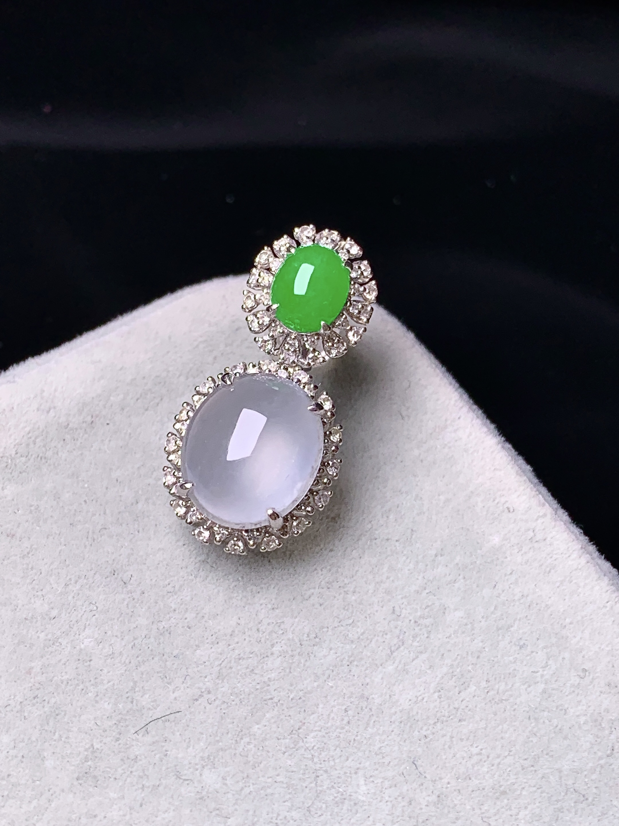 18k金钻镶嵌冰种蛋面吊坠 玉质细腻 色泽艳丽 整体尺寸21.8*11*8y4