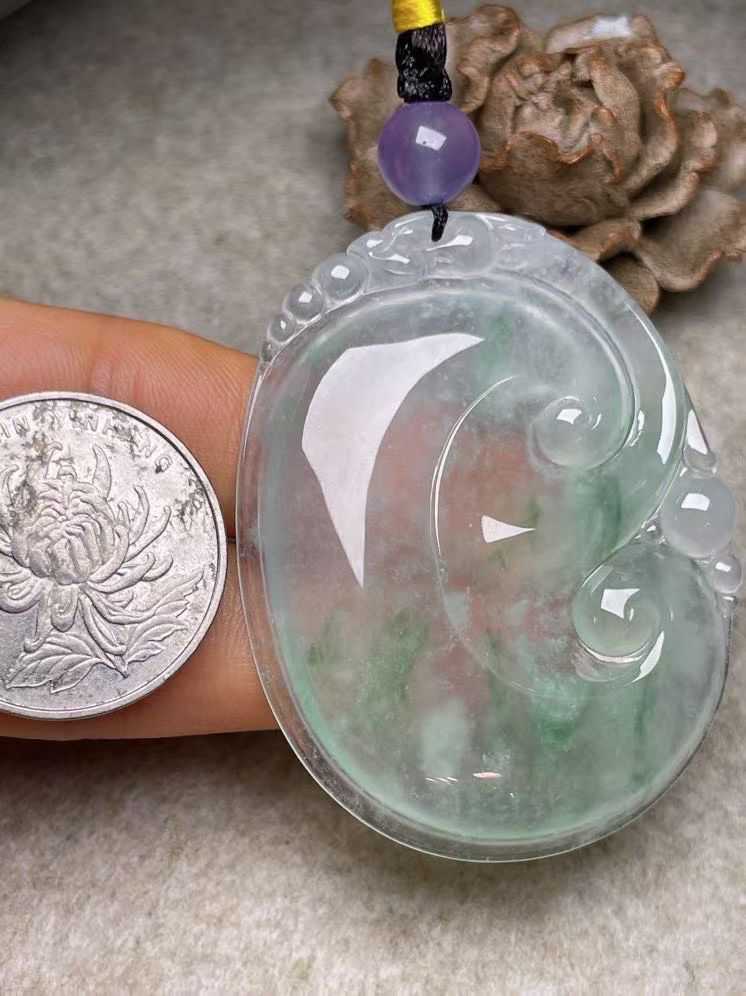 冰种飘绿【如意】吊坠，种水好，玉质细腻 ，卖相好‘