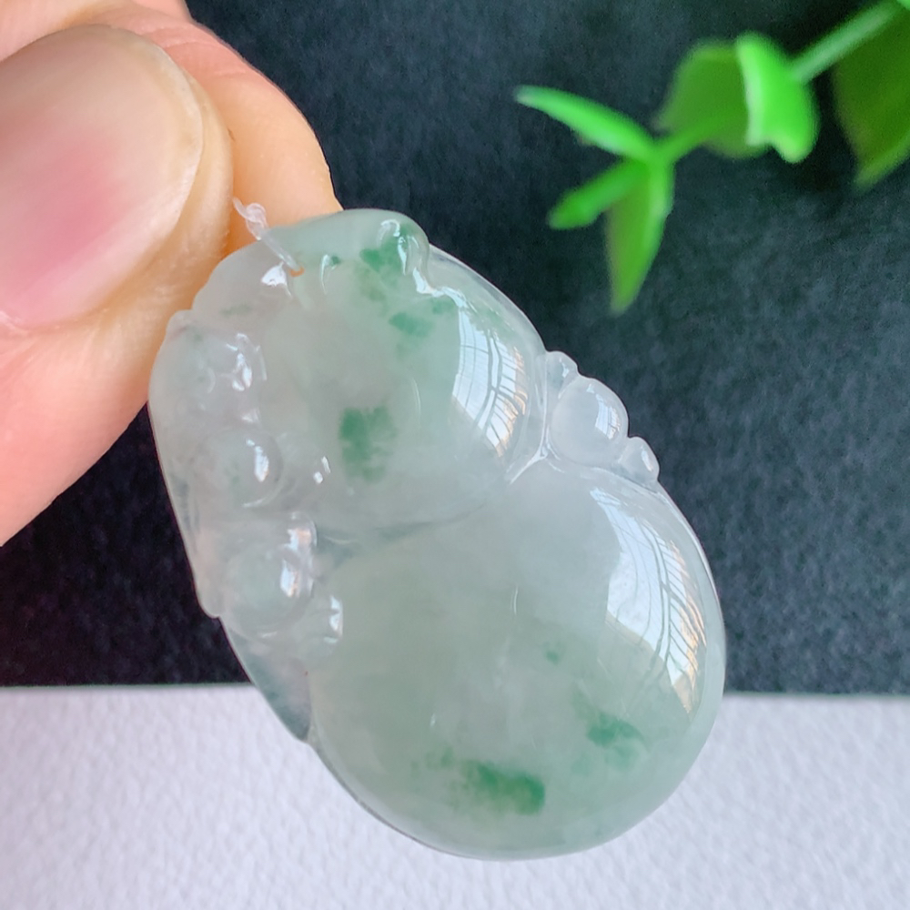 冰润飘花葫芦翡翠吊坠  寓意“福禄双全，加官进爵，财源滚滚” 莹润通透，抱满大气  清新脱俗    W49.9 尺寸：33-21.8-5.6mm