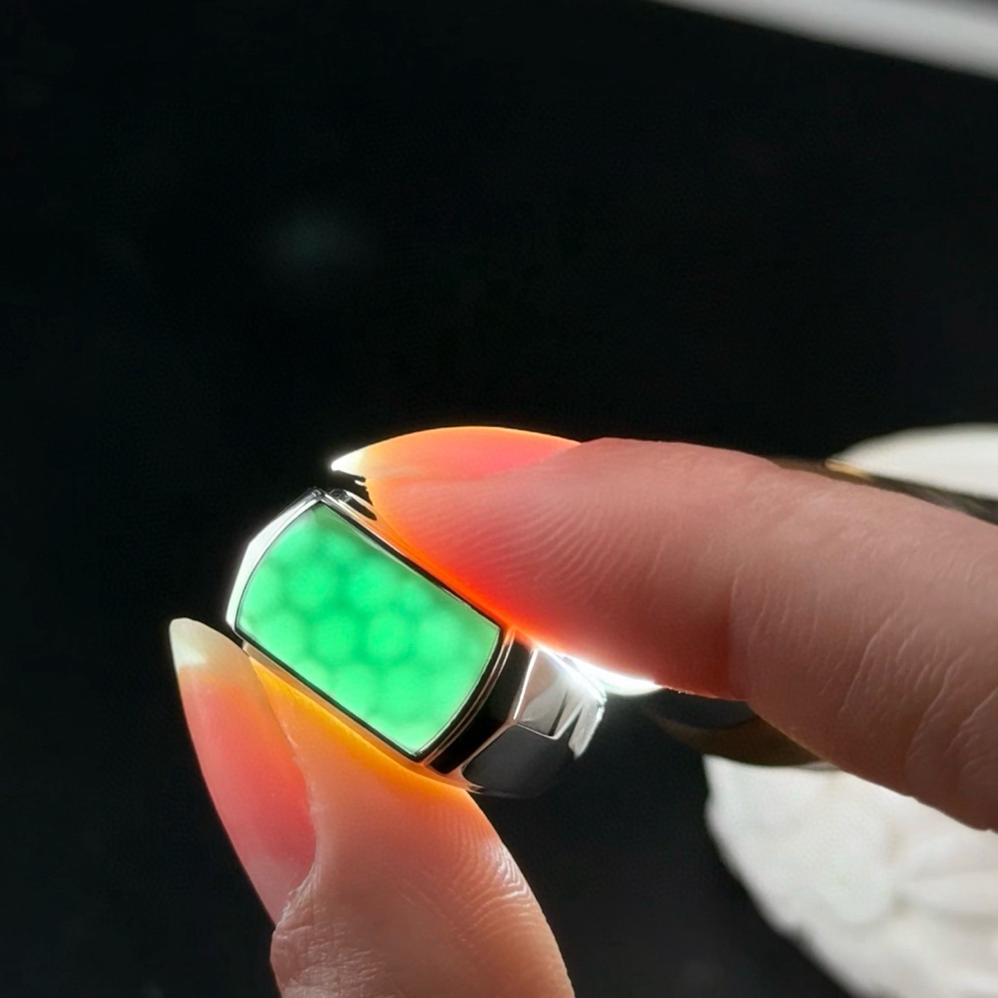 18k墨翠马鞍男戒 种好色正 黑度好 打灯通透 油性十足