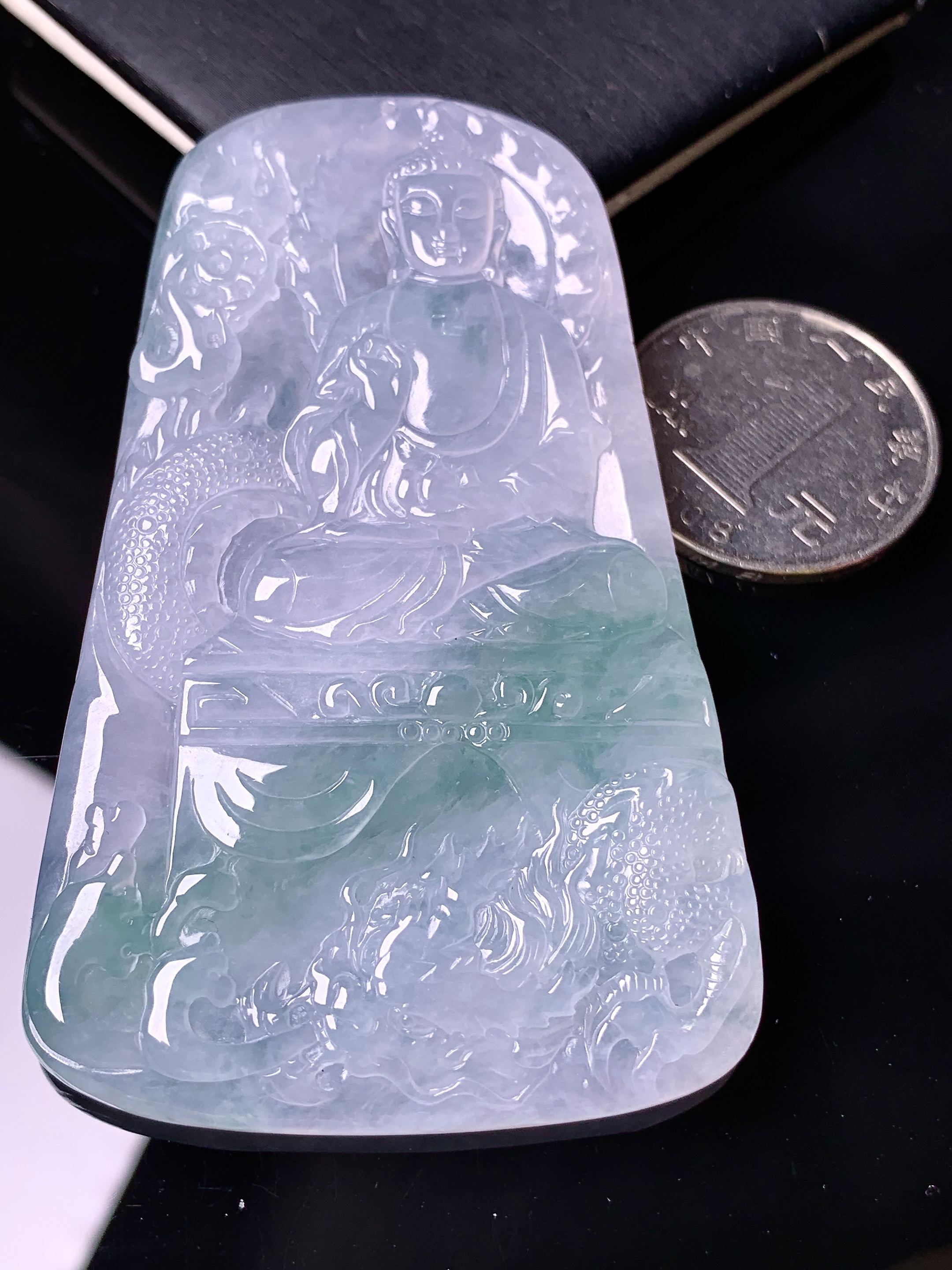 飘绿乘龙观音吊坠 玉质细腻 色泽艳丽 整体尺寸72.6*45*5.8d1