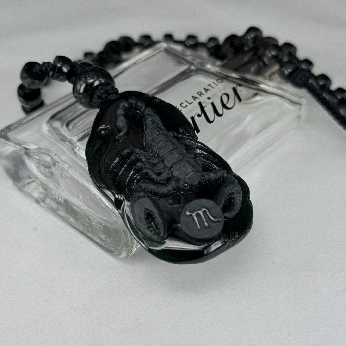 精品墨翠天蝎座墨翠牌 种好色正 黑度极好 打灯通透 油性十足 链子也是墨翠的