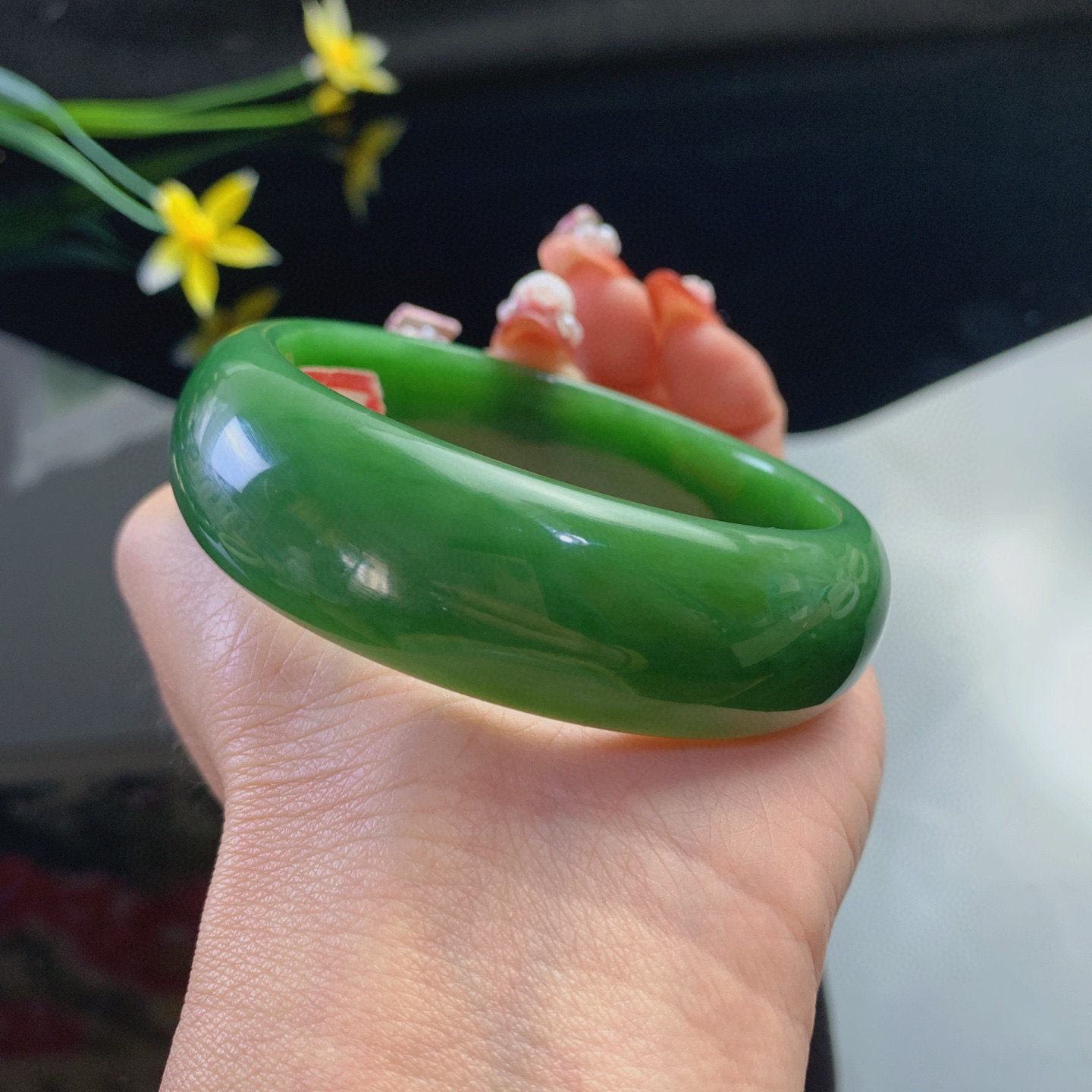 珍藏品，和田玉碧玉58圈口阳绿色宽版手镯，玉质细腻油润 底色纯净 脂粉好，品质好