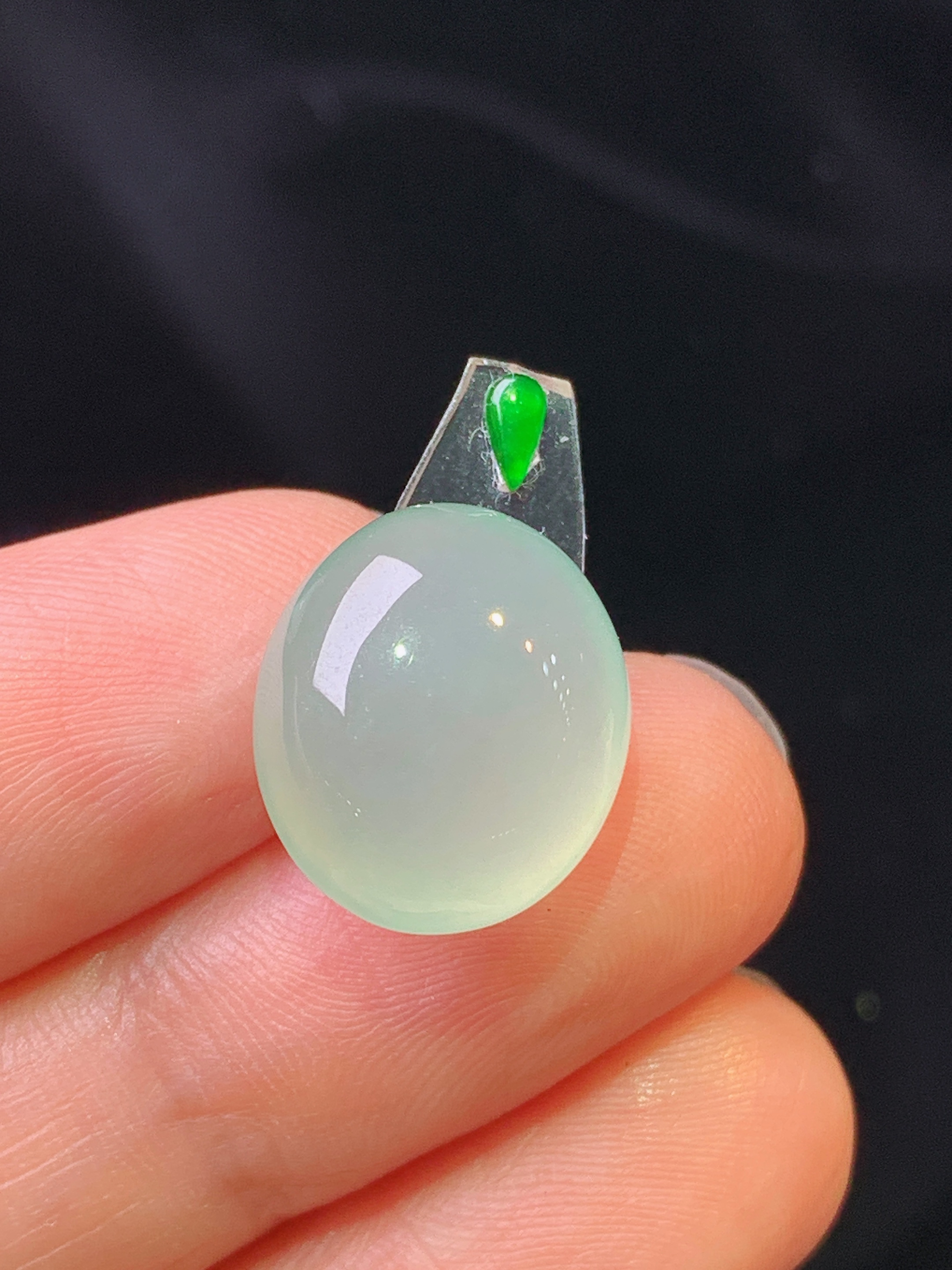 镶嵌款 冰种蛋面吊坠 玉质细腻 色泽艳丽 整体尺寸14.6*12.5*6.8*2x