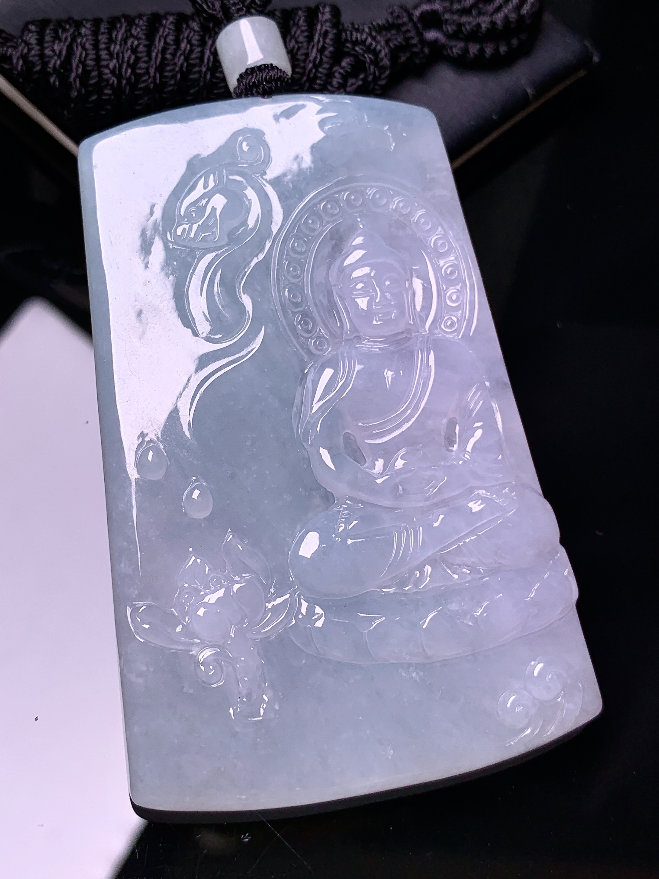 冰种观音菩萨吊坠 玉质细腻 色泽艳丽清新 水润亮眼 整体尺寸68.5*44*5.5L1