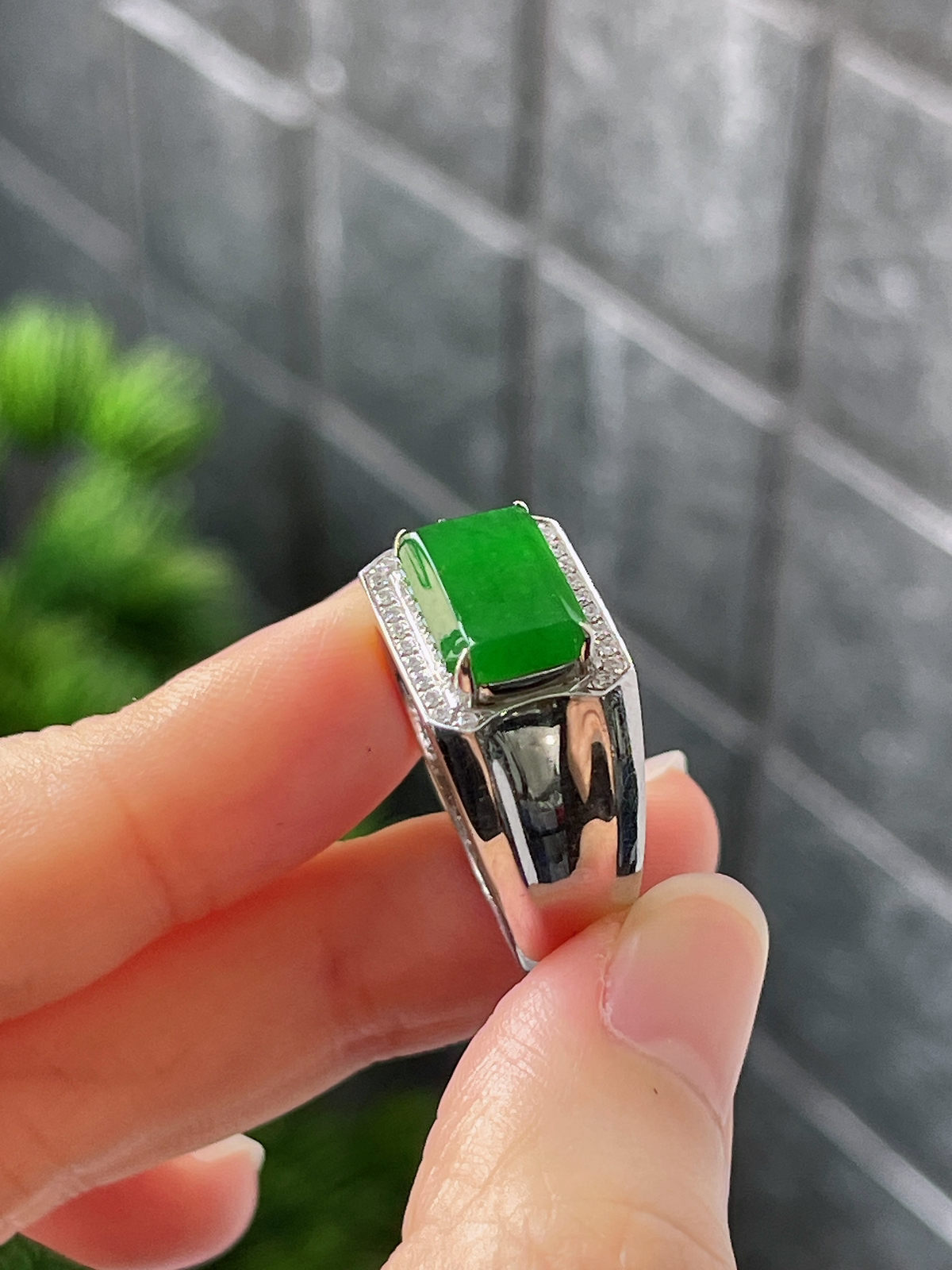 18k翡翠冰糯绿色方形男马鞍戒指