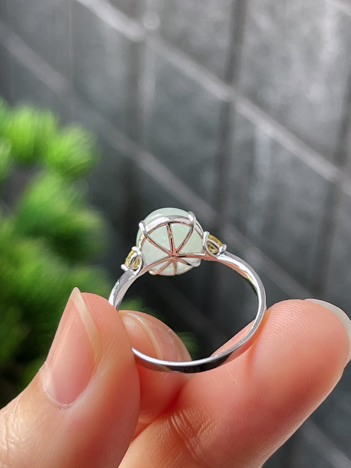 18k翡翠冰白飘绿戒指