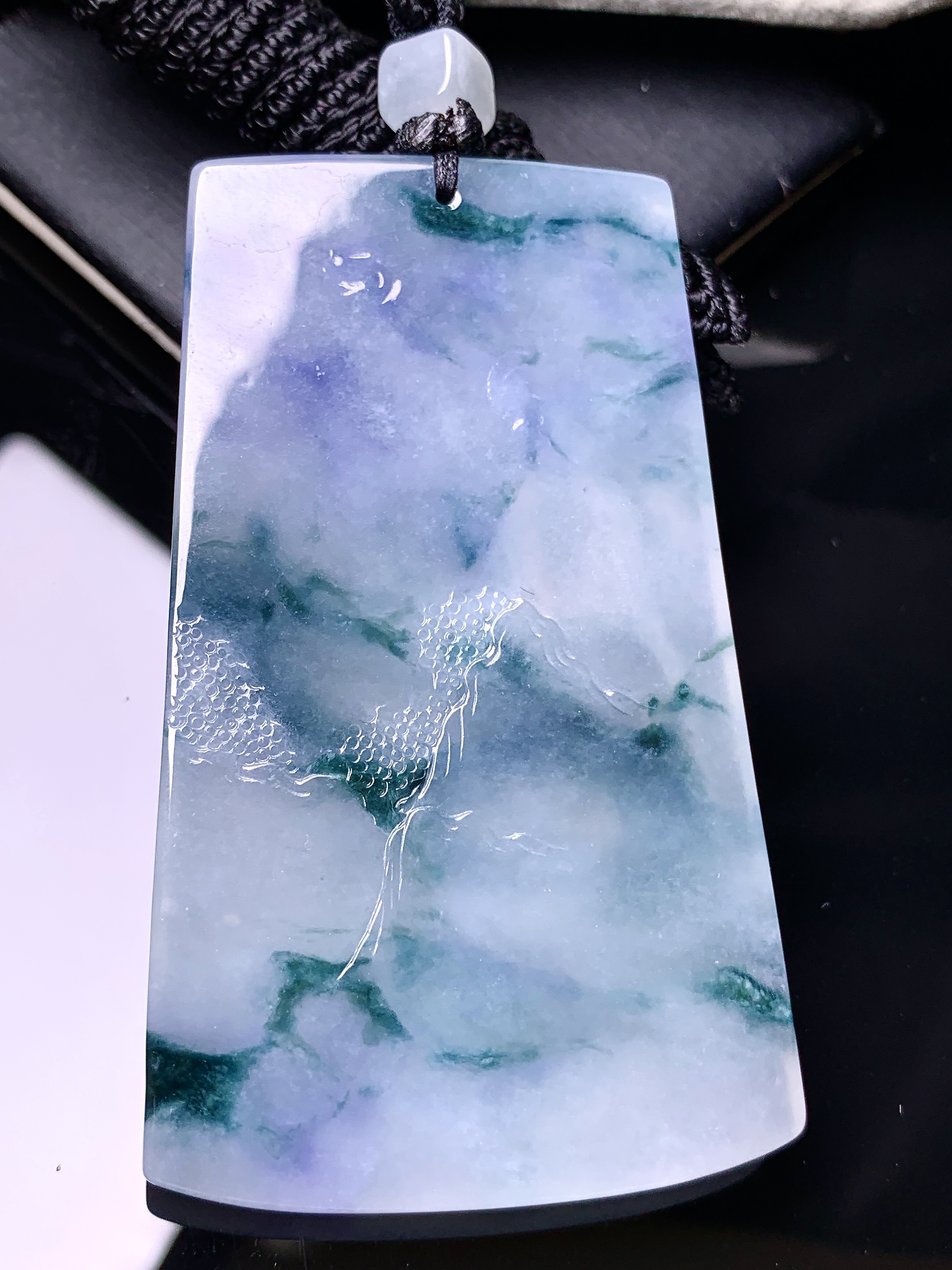 飘绿观音菩萨吊坠 玉质细腻 色泽艳丽清新 水润亮眼 整体尺寸67*39.8*5.6L1