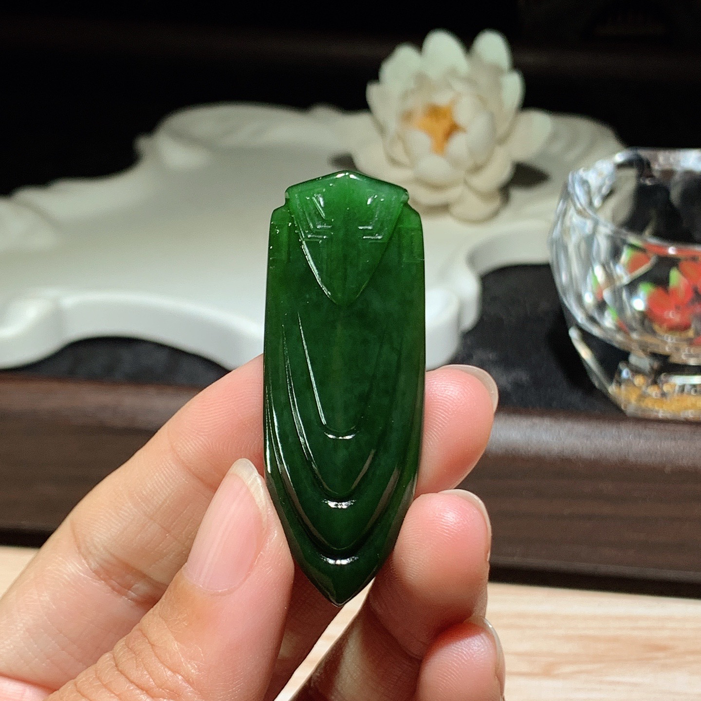 和田玉菠菜绿俄罗斯碧玉降魔杵挂件！尺寸51/19/7重13克 玉质细腻油润 底色纯净 脂粉好，品质好