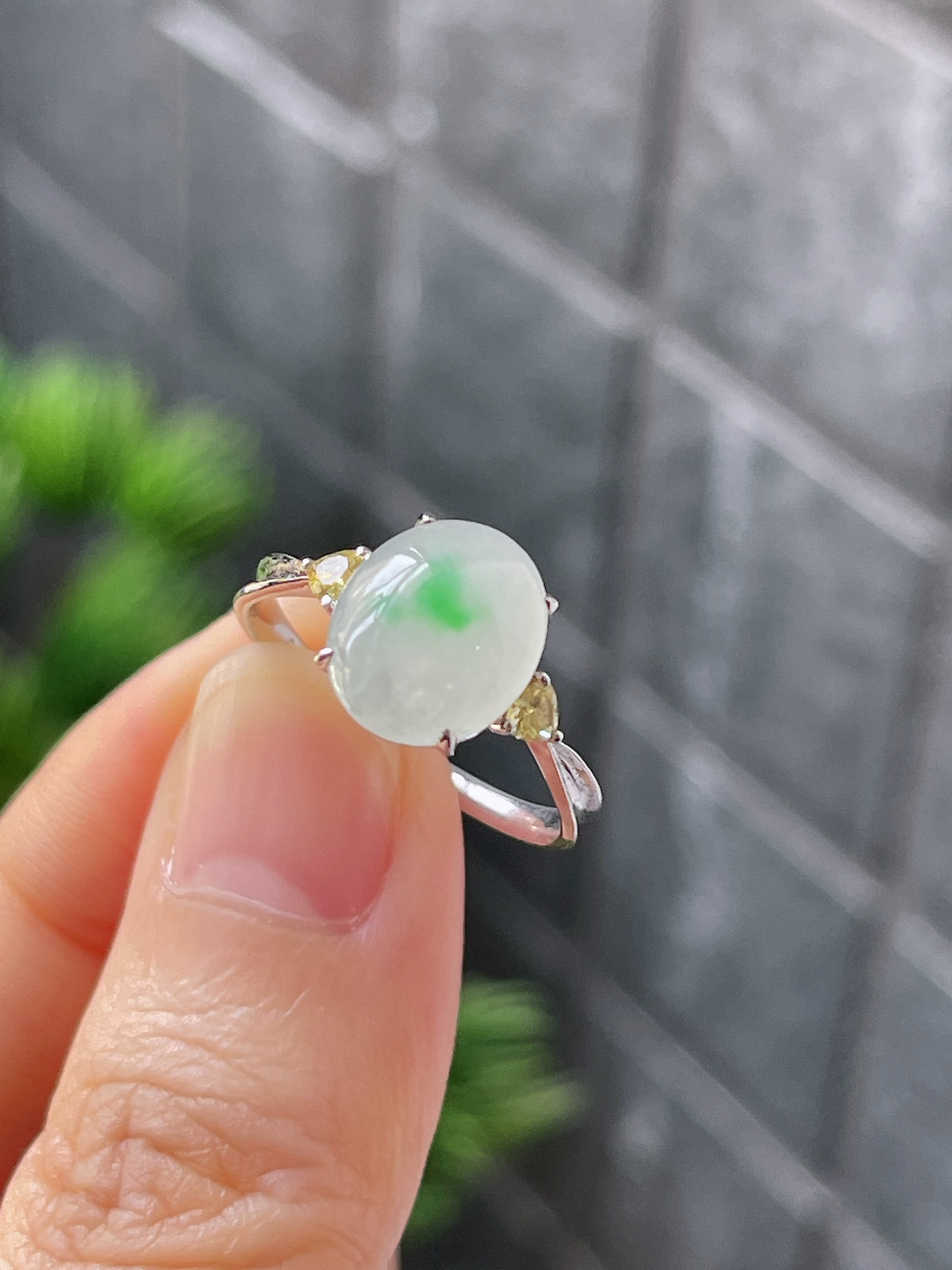 18k翡翠冰白飘绿戒指