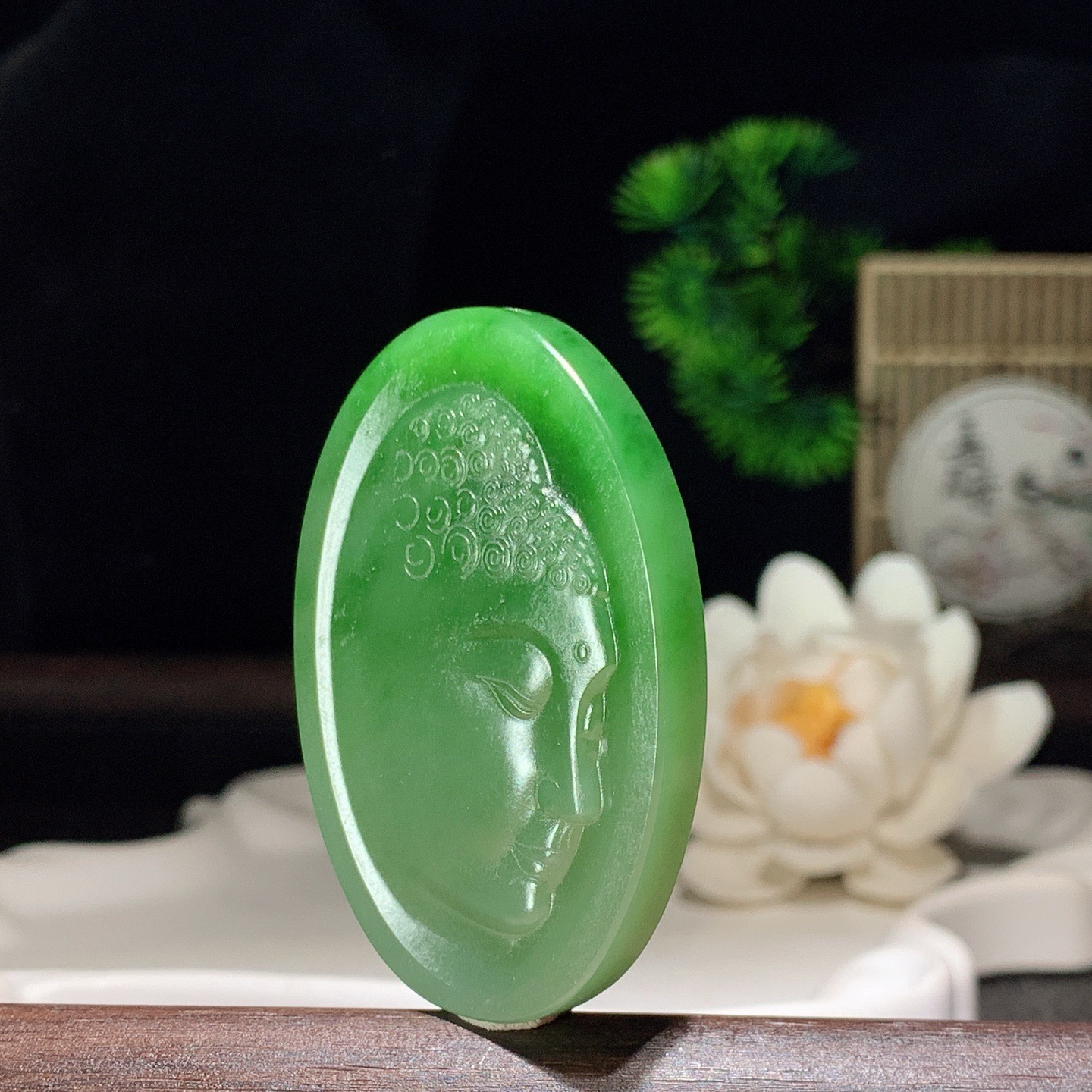 和田玉菠菜绿俄罗斯碧玉大日如来头挂件！尺寸51/35/6重25克 玉质细腻油润 底色纯净 脂粉好，品
