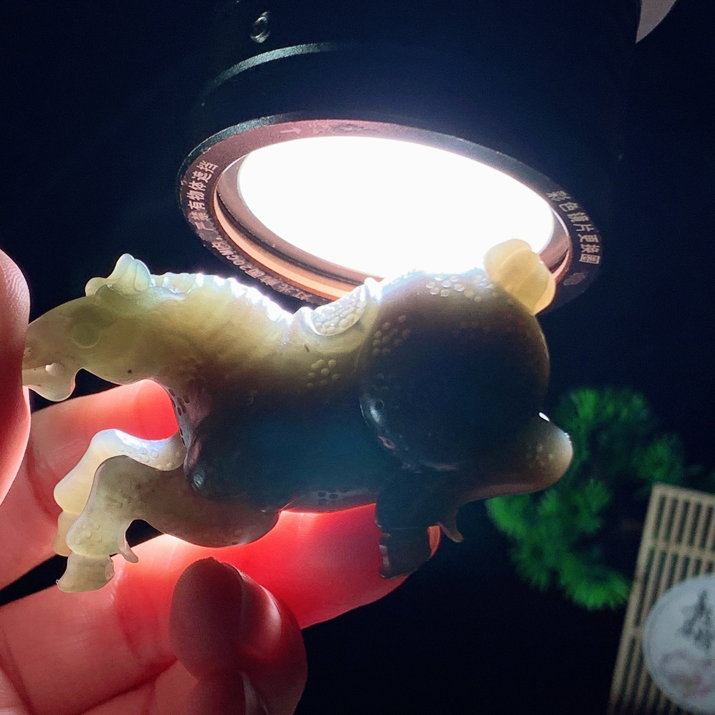 和田玉紫罗兰马到成功把件 尺寸61/27/35重66克。玉质细腻油润。手推出油。佩戴高端典雅。lt260313