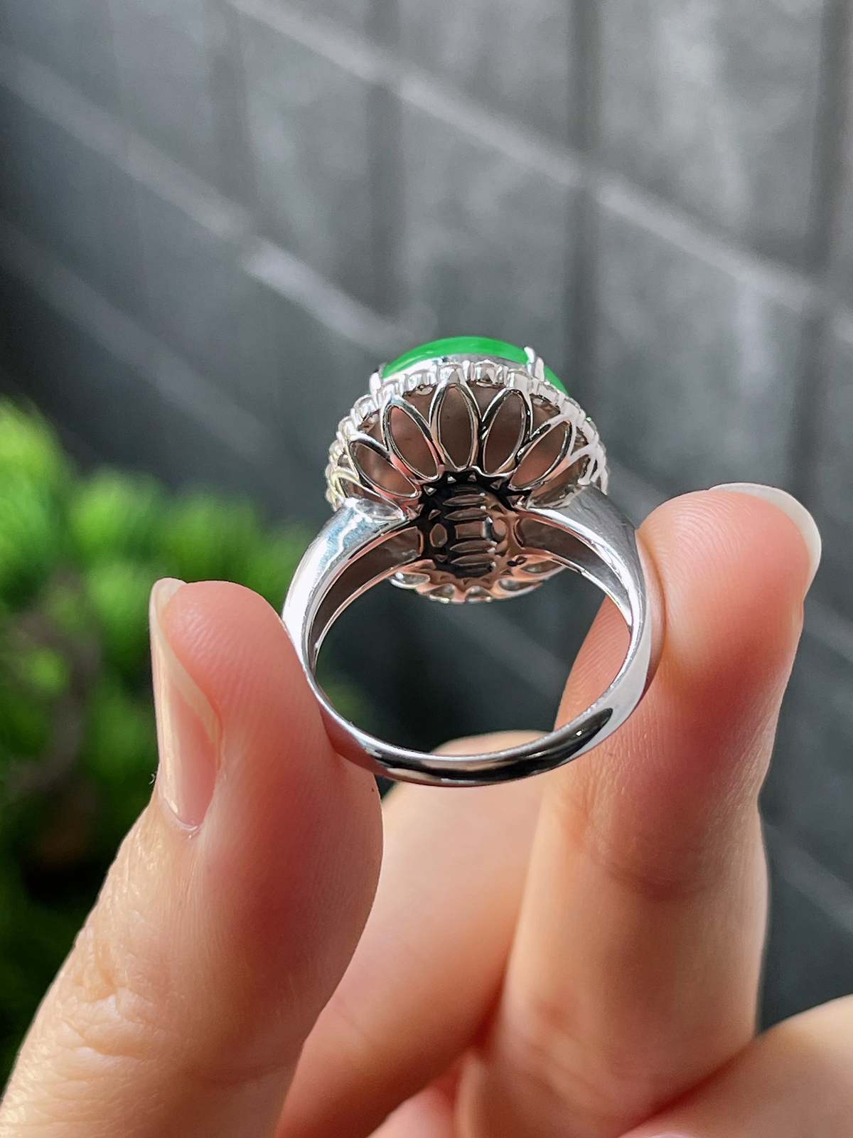 18k翡翠冰糯绿色大蛋面戒指