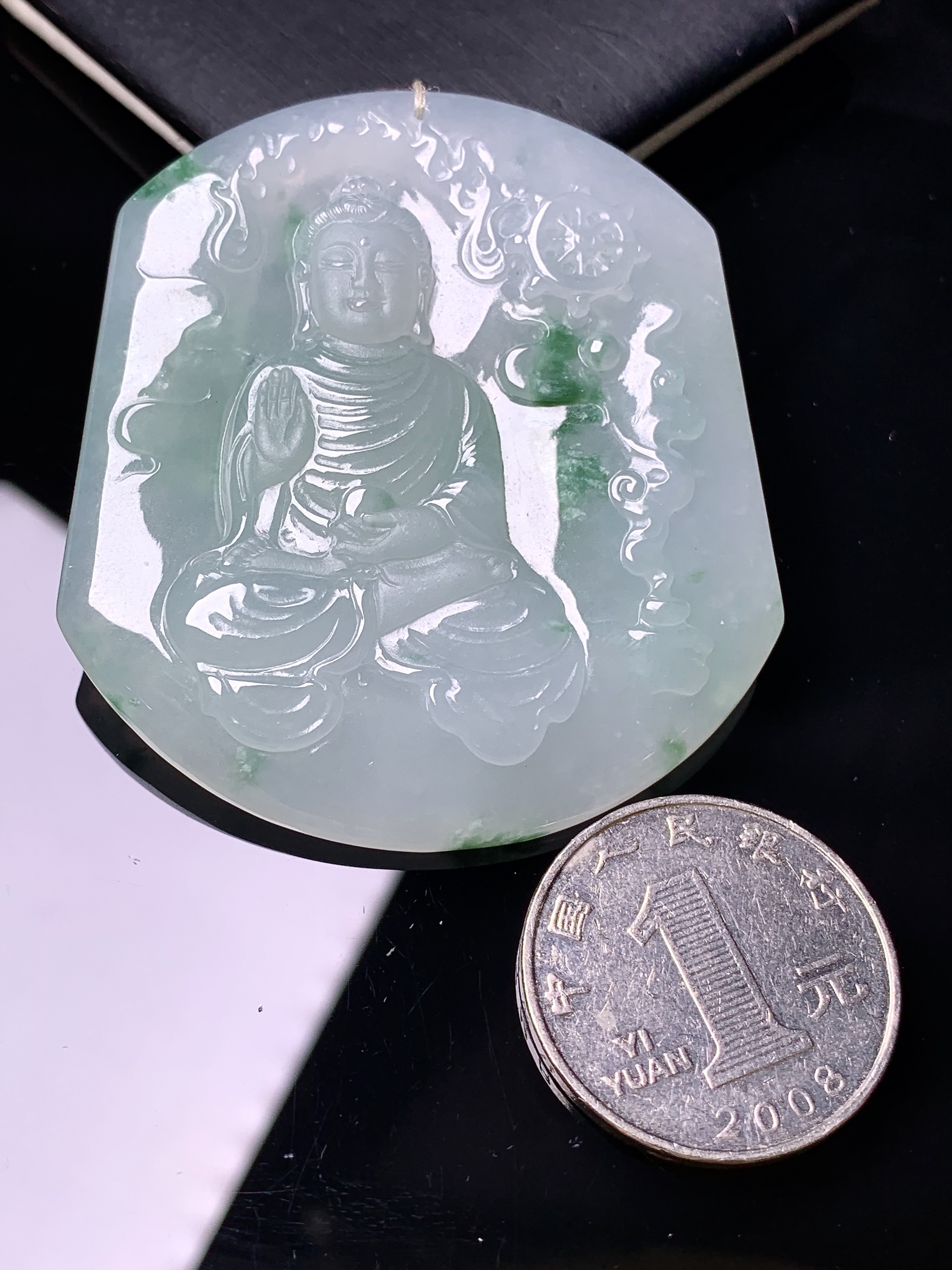 飘绿观音菩萨吊坠 玉质细腻 色泽艳丽清新 水润亮眼 整体尺寸55.8*50.6*6.6