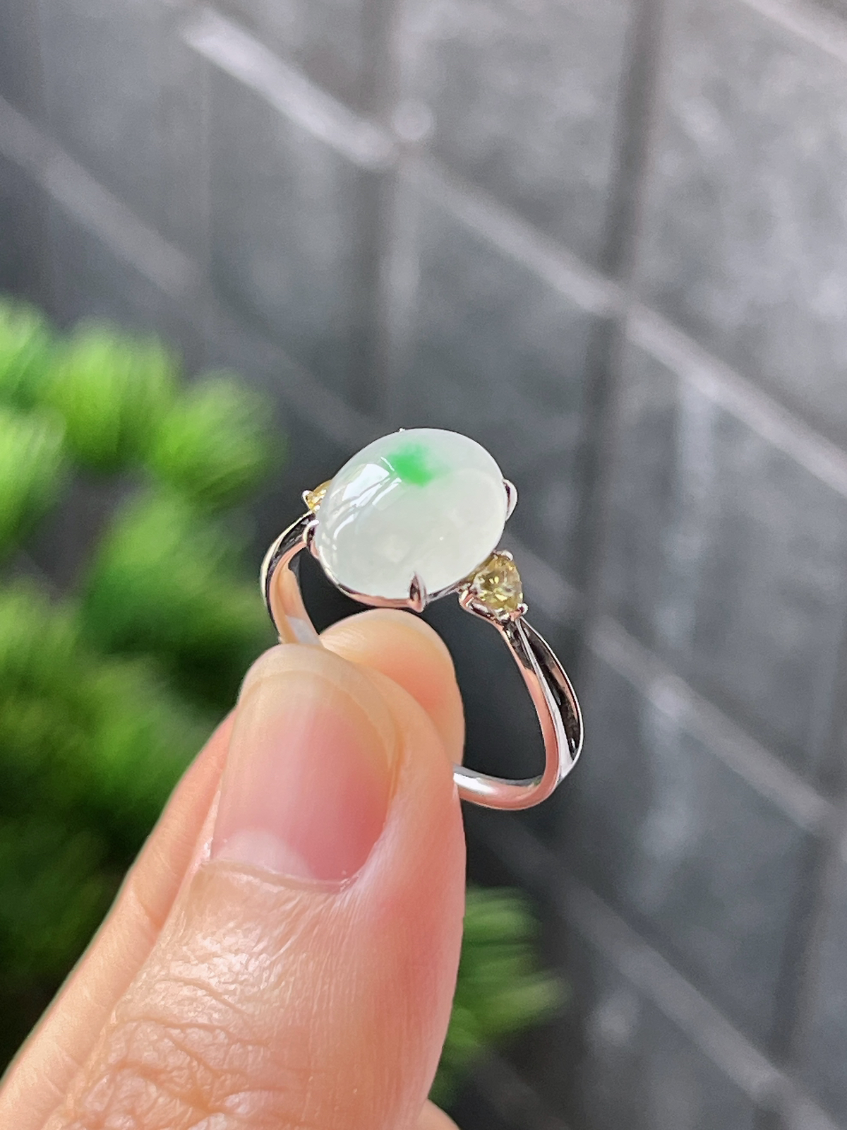 18k翡翠冰白飘绿戒指