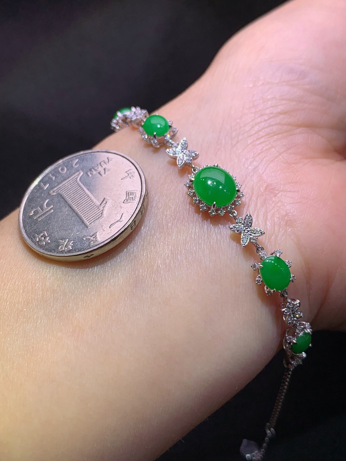 冰阳绿蛋面手链，18k金镶嵌，简约精美，冰润色阳，种水足，Hl 裸石8*6.8*2.2