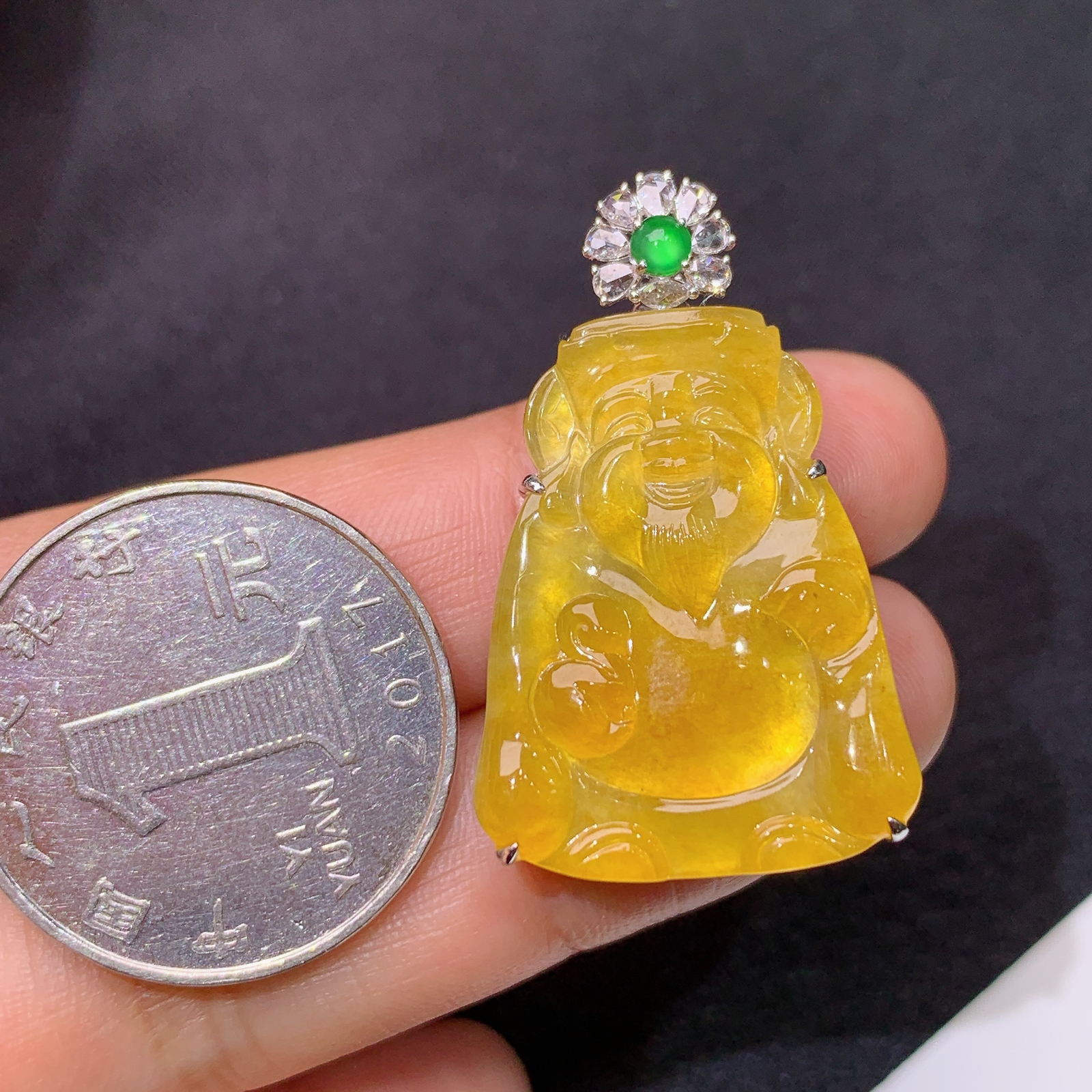 冰黄翡财神吊坠，18k金镶嵌，冰润鲜艳，玉质细腻，种水足，Dgj 尺寸34.3*21*7.1