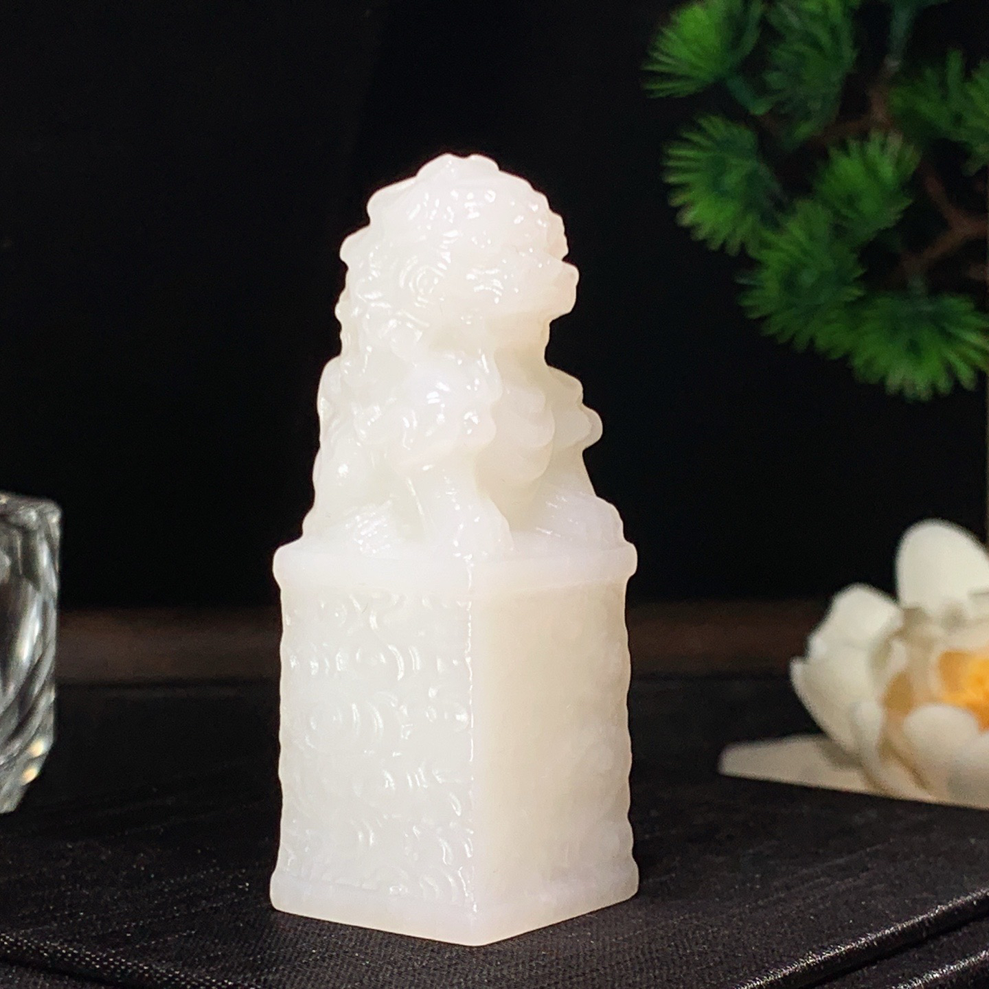 新疆和田玉事事如意印章 尺寸59/21/重55克。玉质细腻油润。手推出油。佩戴高端典雅。lt2603