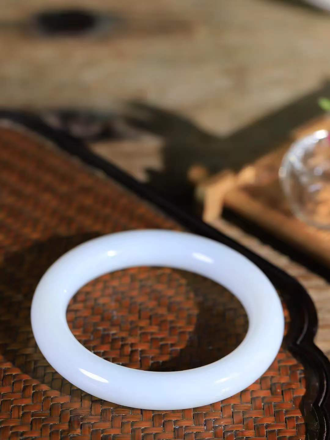 【玉佳人·手镯】

精品️和田玉白玉手镯 ，玉质细腻油润，做工细致精美，端庄素雅，亭亭玉立，芊芊素