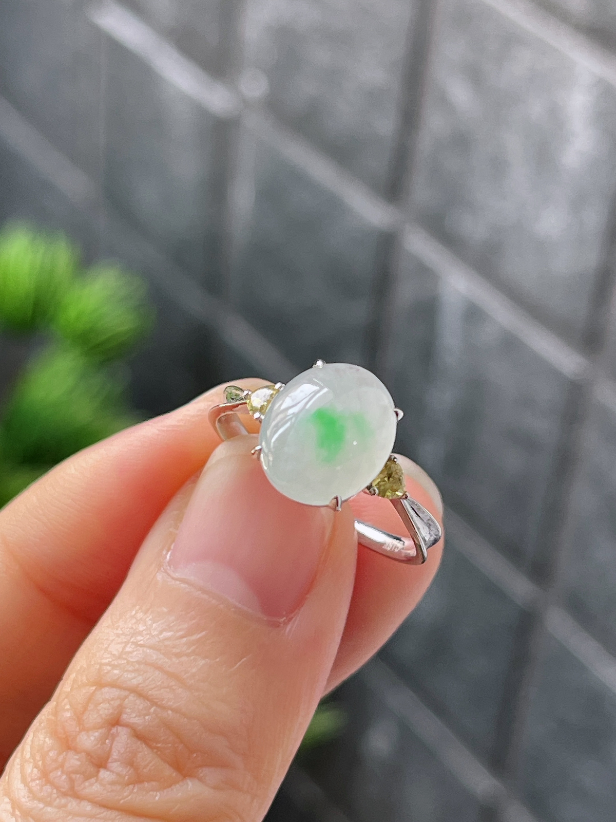 18k翡翠冰白飘绿戒指